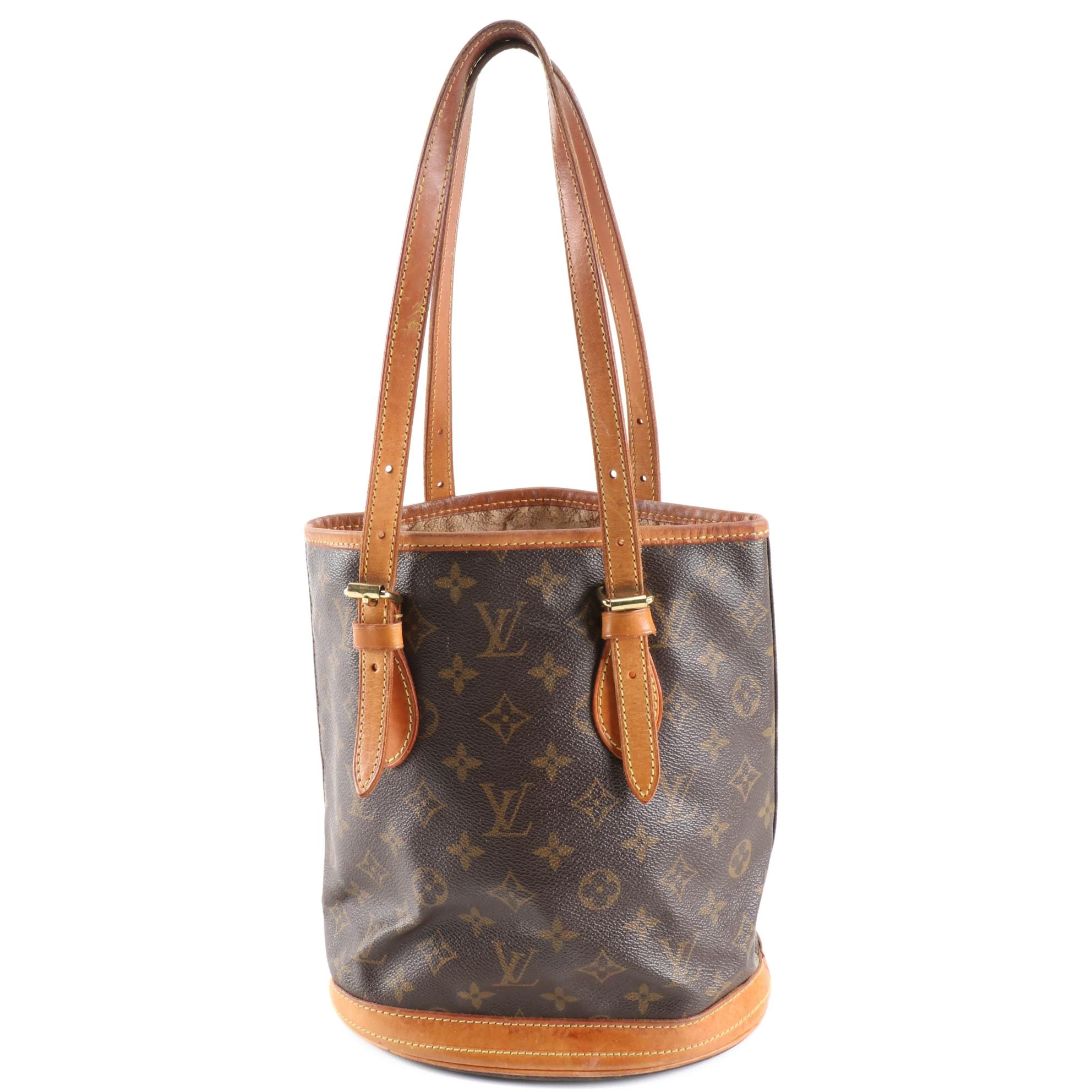 Louis Vuitton Bucket Bag in Monogram Canvas and Leather