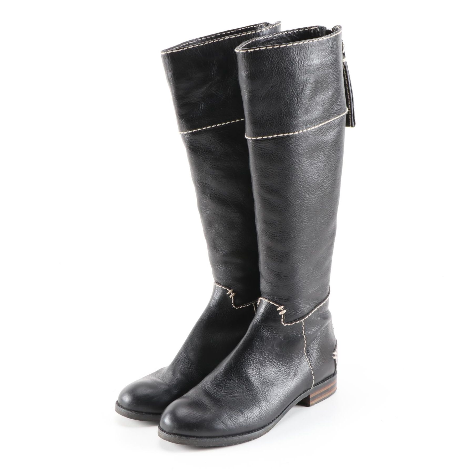 Chloé Black Grained Leather Zip Boots with Contrast Stitching