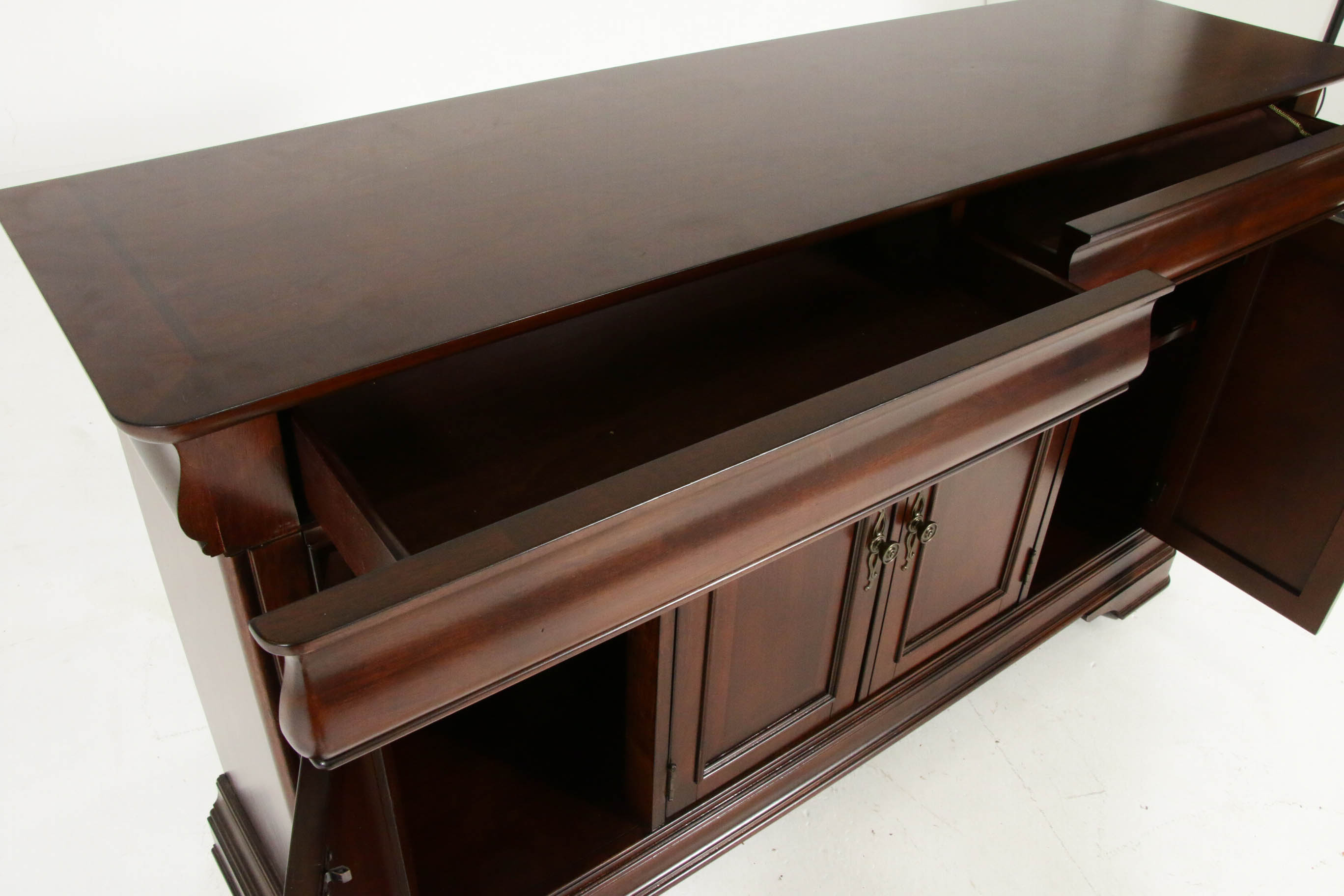 Havertys Furniture "Orleans" Louis Philippe Style Cherrywood Sideboard