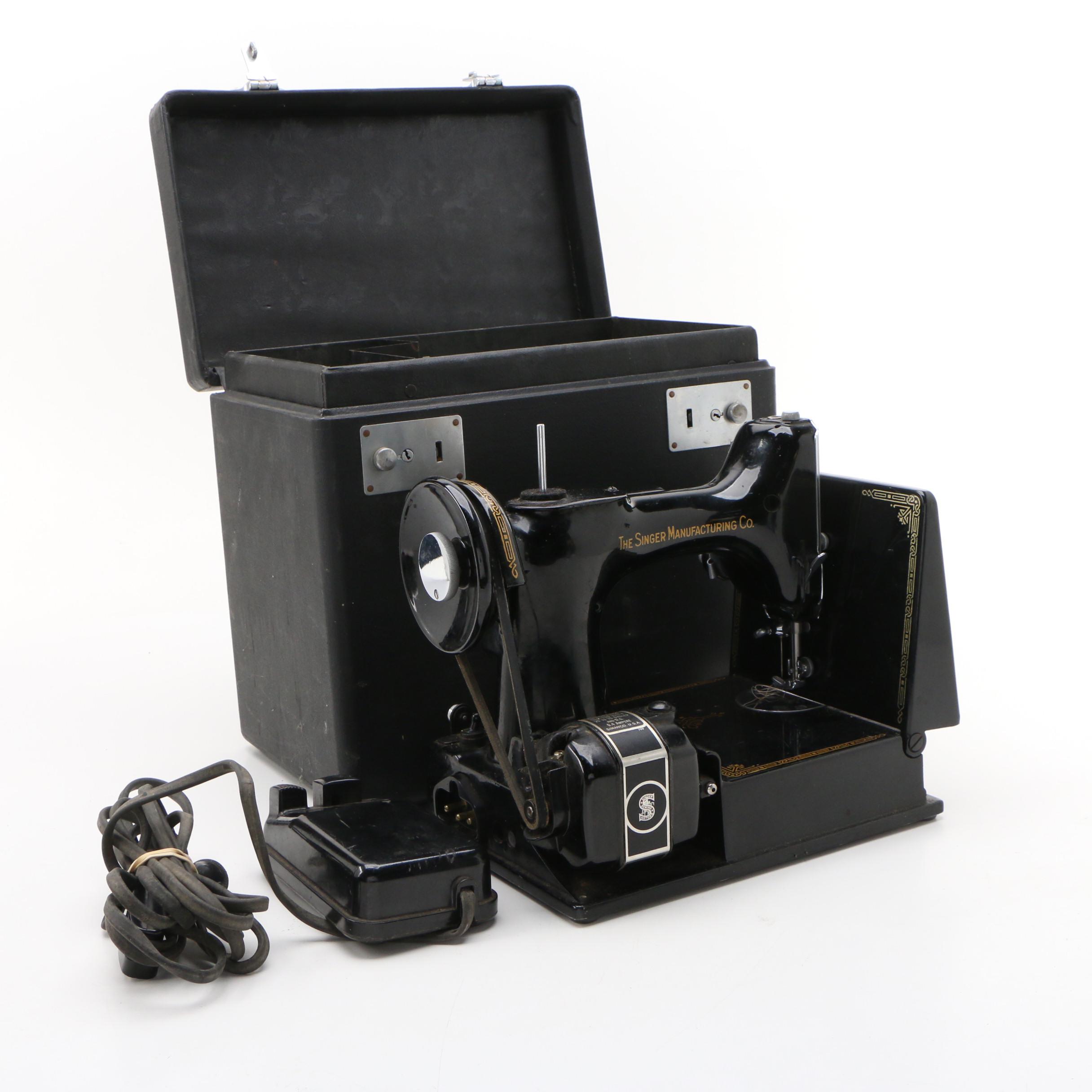 Singer Model 700 Featherweight Sewing Machine, circa 1947