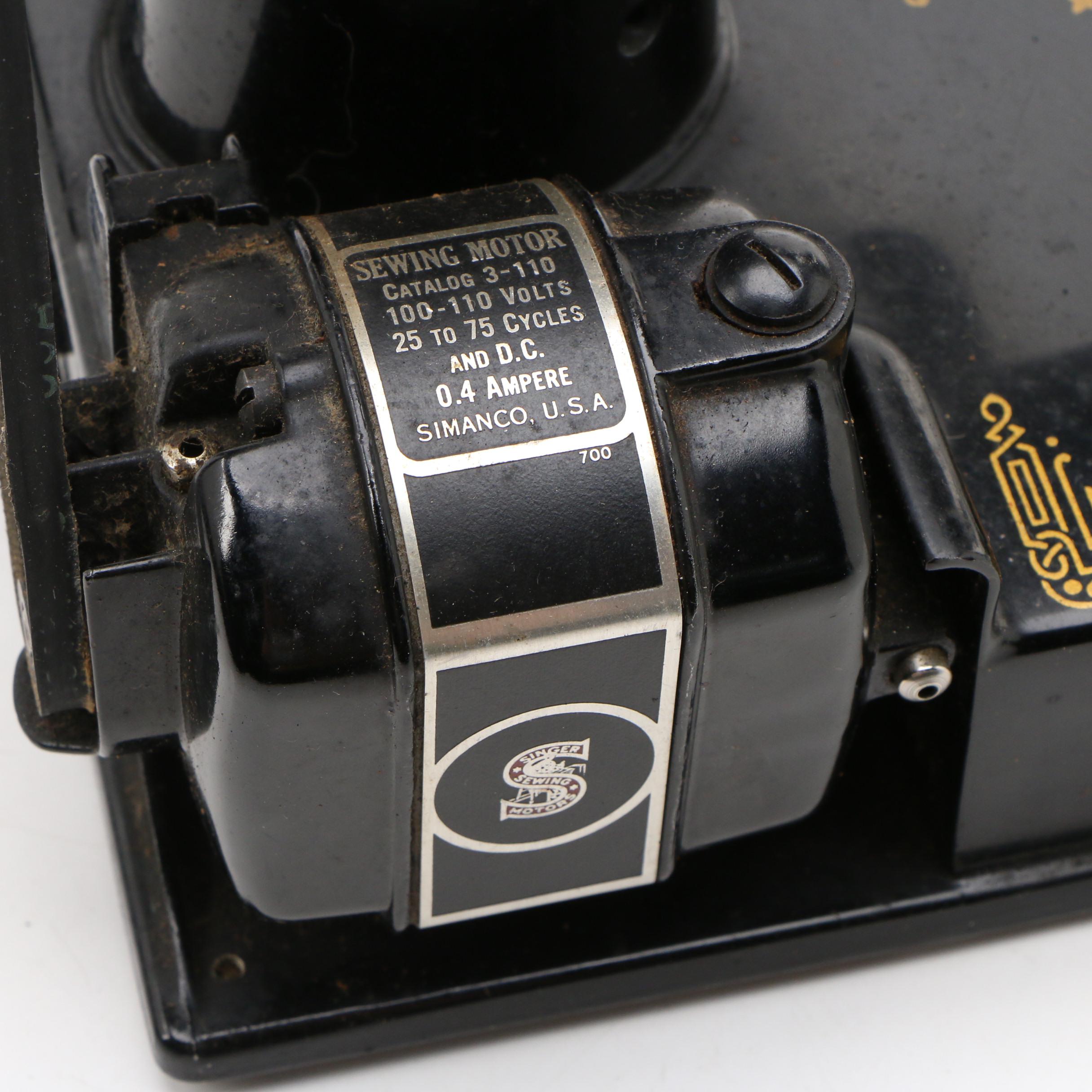 Singer Model 700 Featherweight Sewing Machine, circa 1947