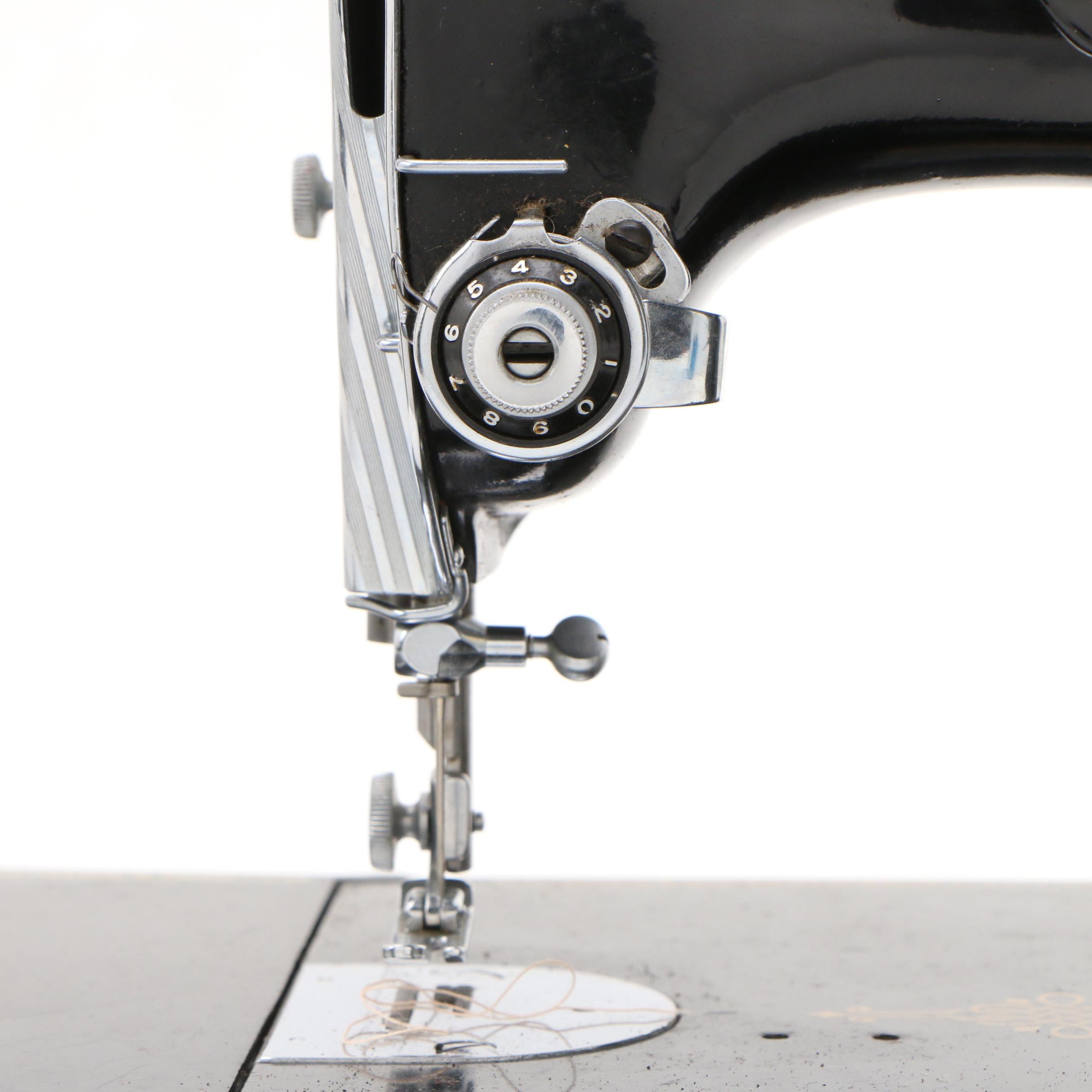 Singer Model 700 Featherweight Sewing Machine, circa 1947