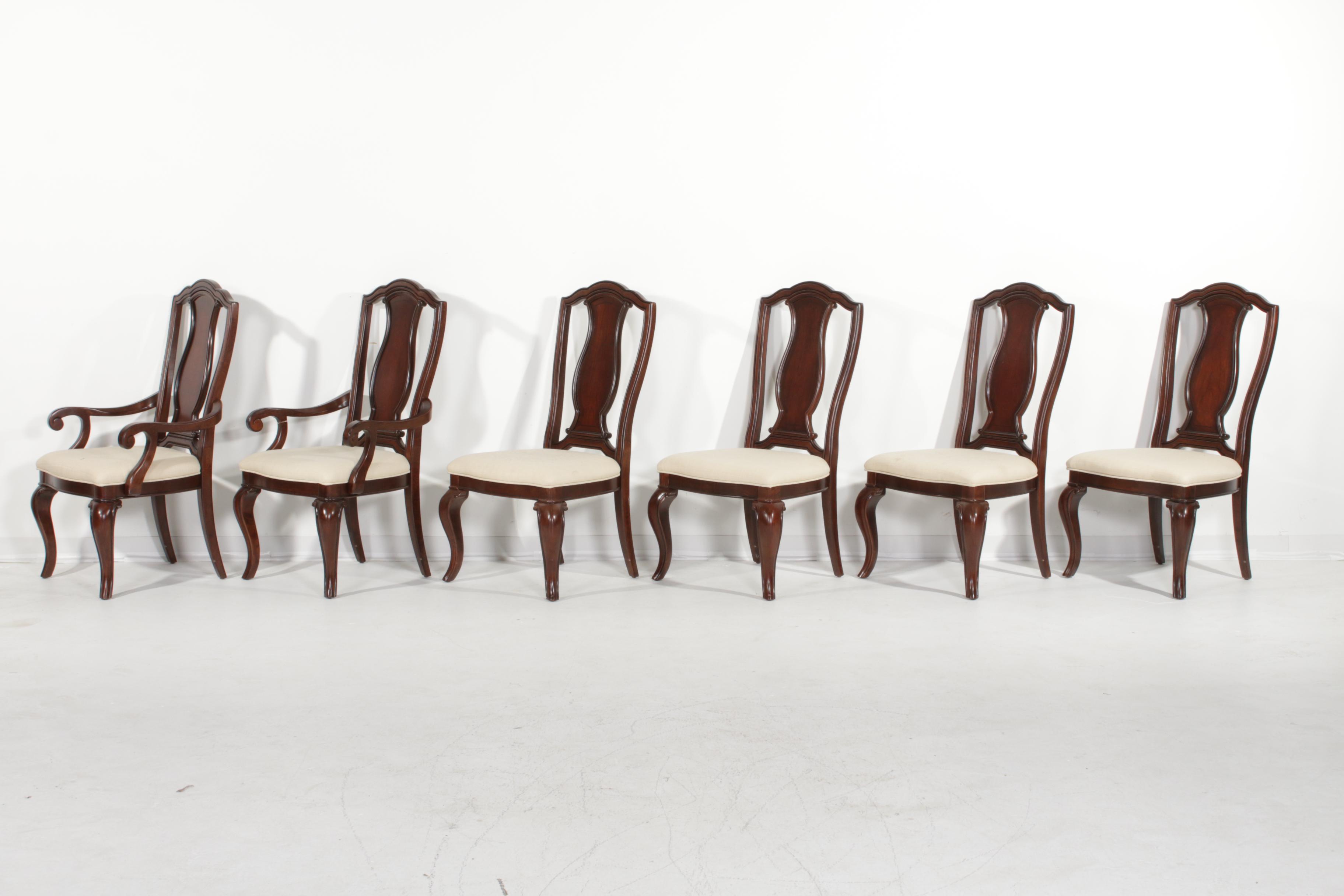 Contemporary Havertys "Villa Sonoma" Round Dining Table with Six Chairs