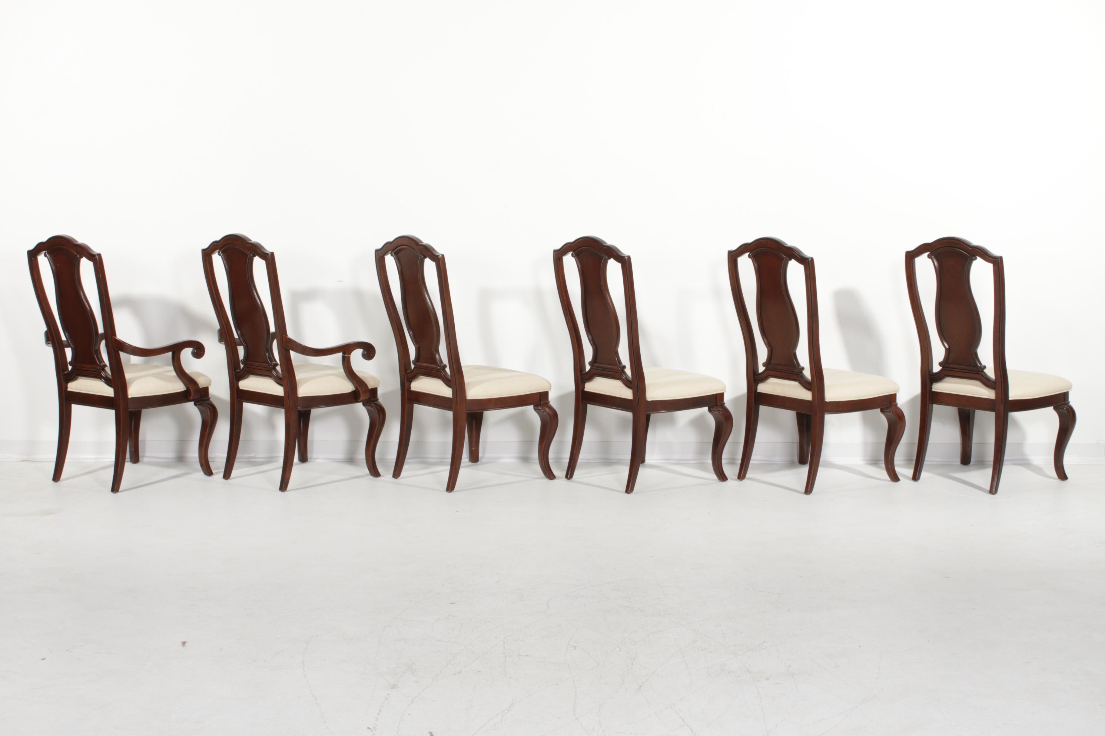 Contemporary Havertys "Villa Sonoma" Round Dining Table with Six Chairs