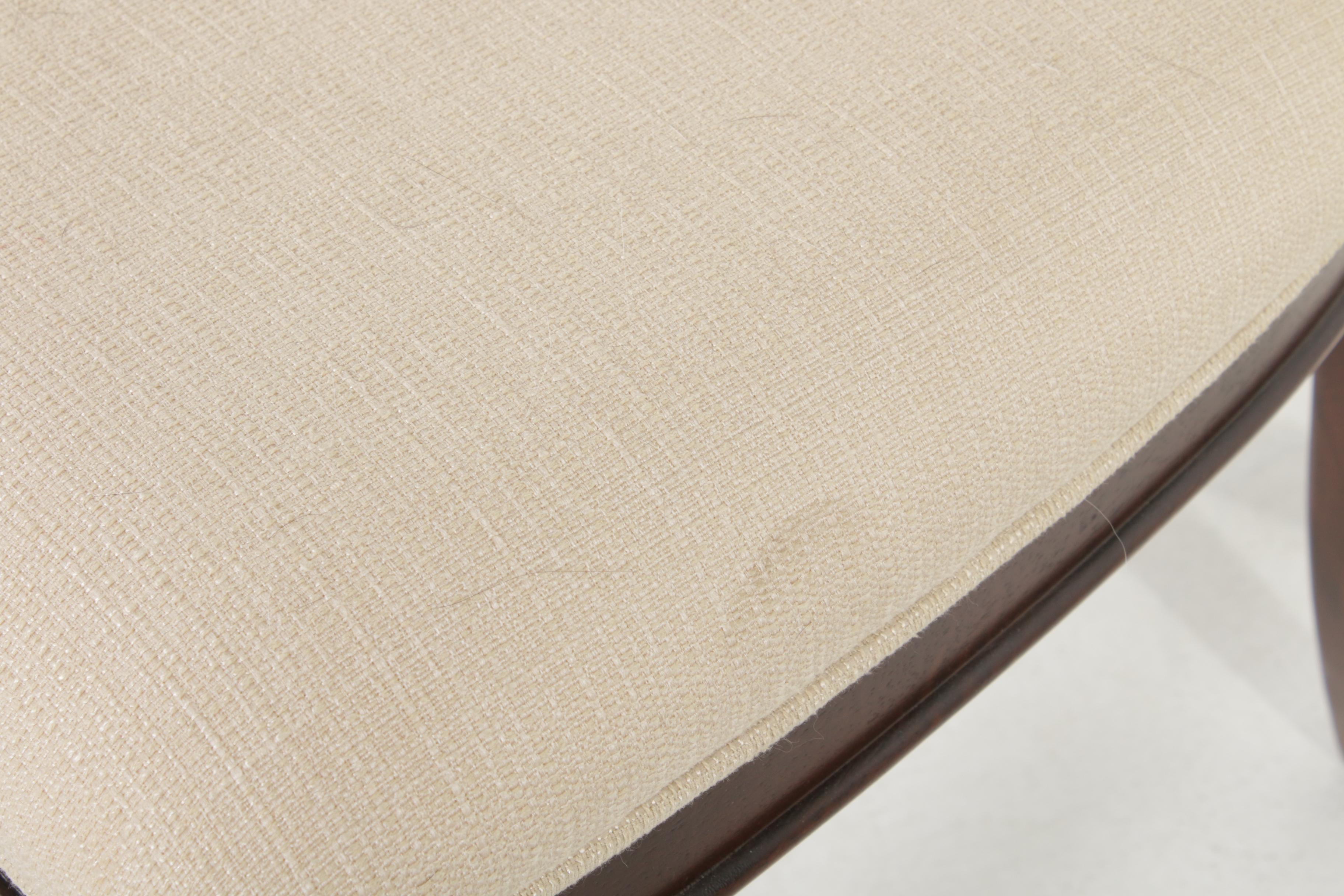 Contemporary Havertys "Villa Sonoma" Round Dining Table with Six Chairs