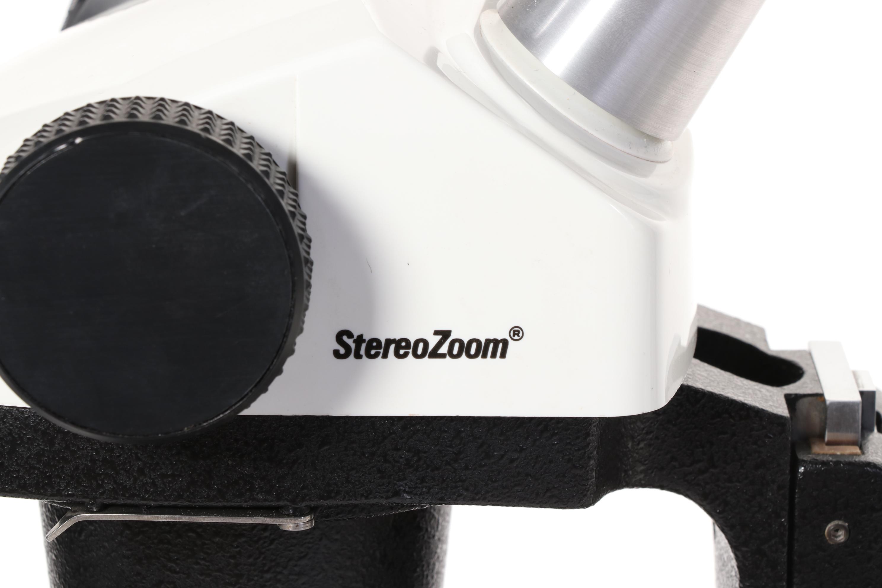 GIA Gemology Leica Gemolite Stereo Zoom Microscope with Plastic Cover