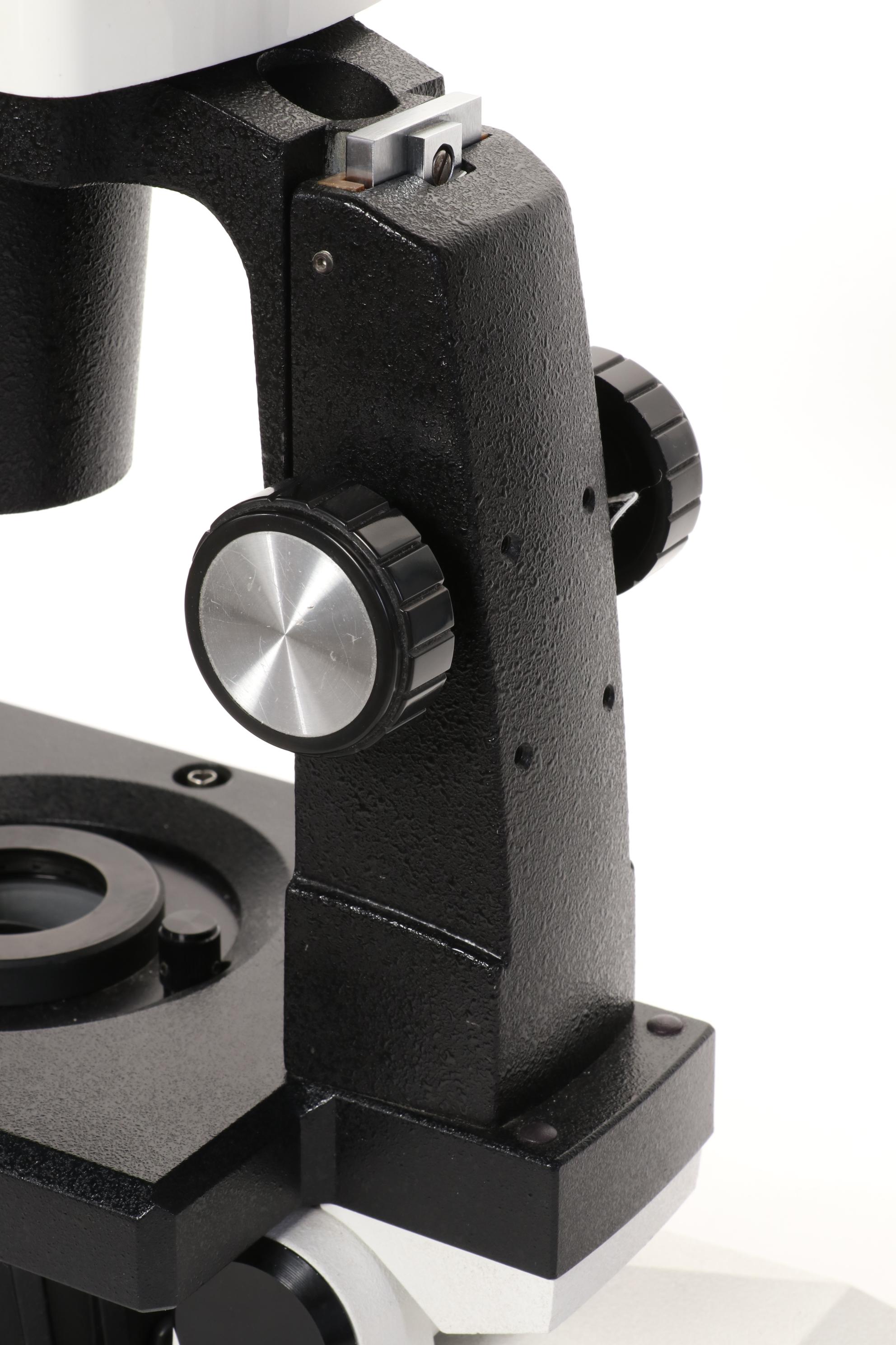 GIA Gemology Leica Gemolite Stereo Zoom Microscope with Plastic Cover