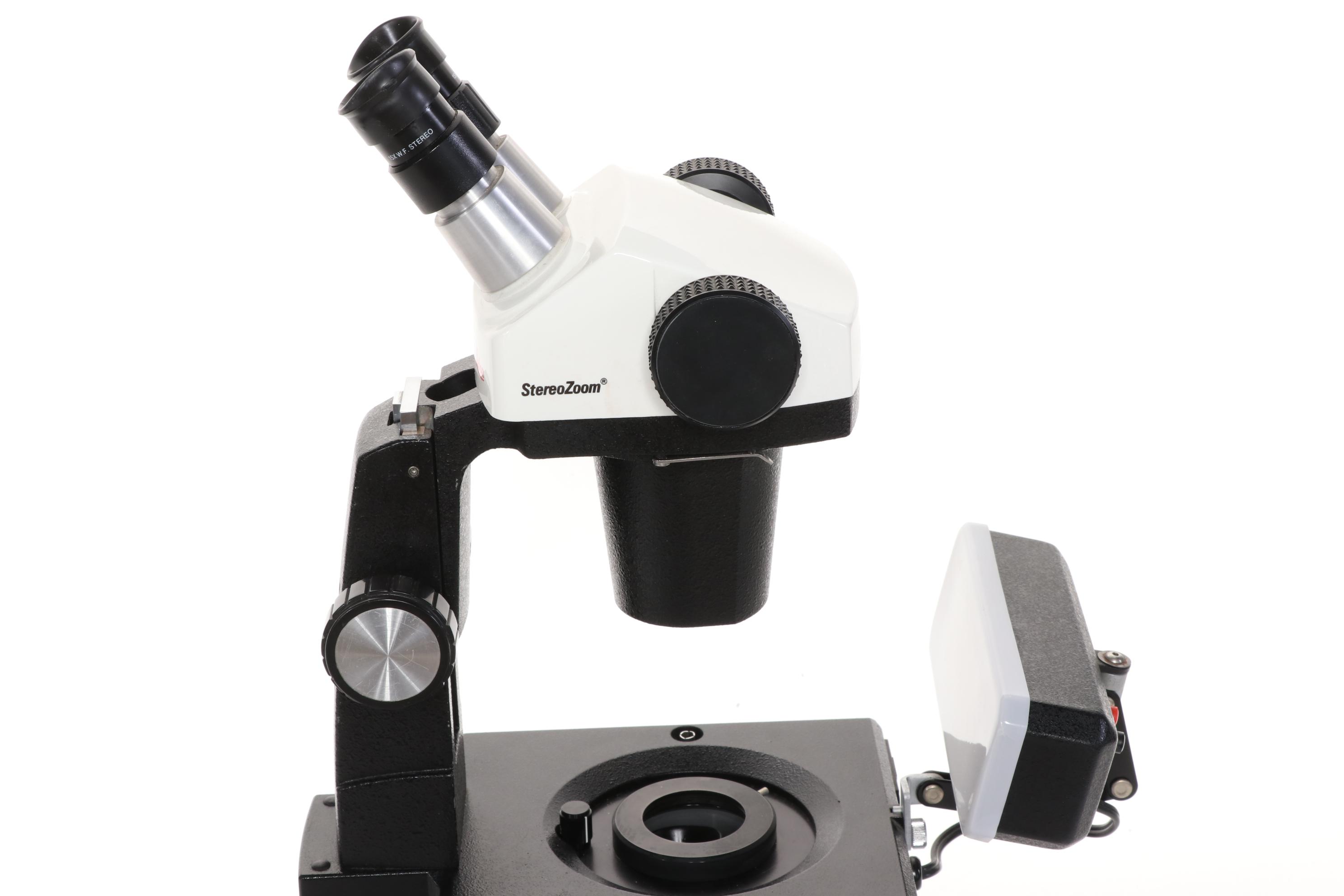 GIA Gemology Leica Gemolite Stereo Zoom Microscope with Plastic Cover