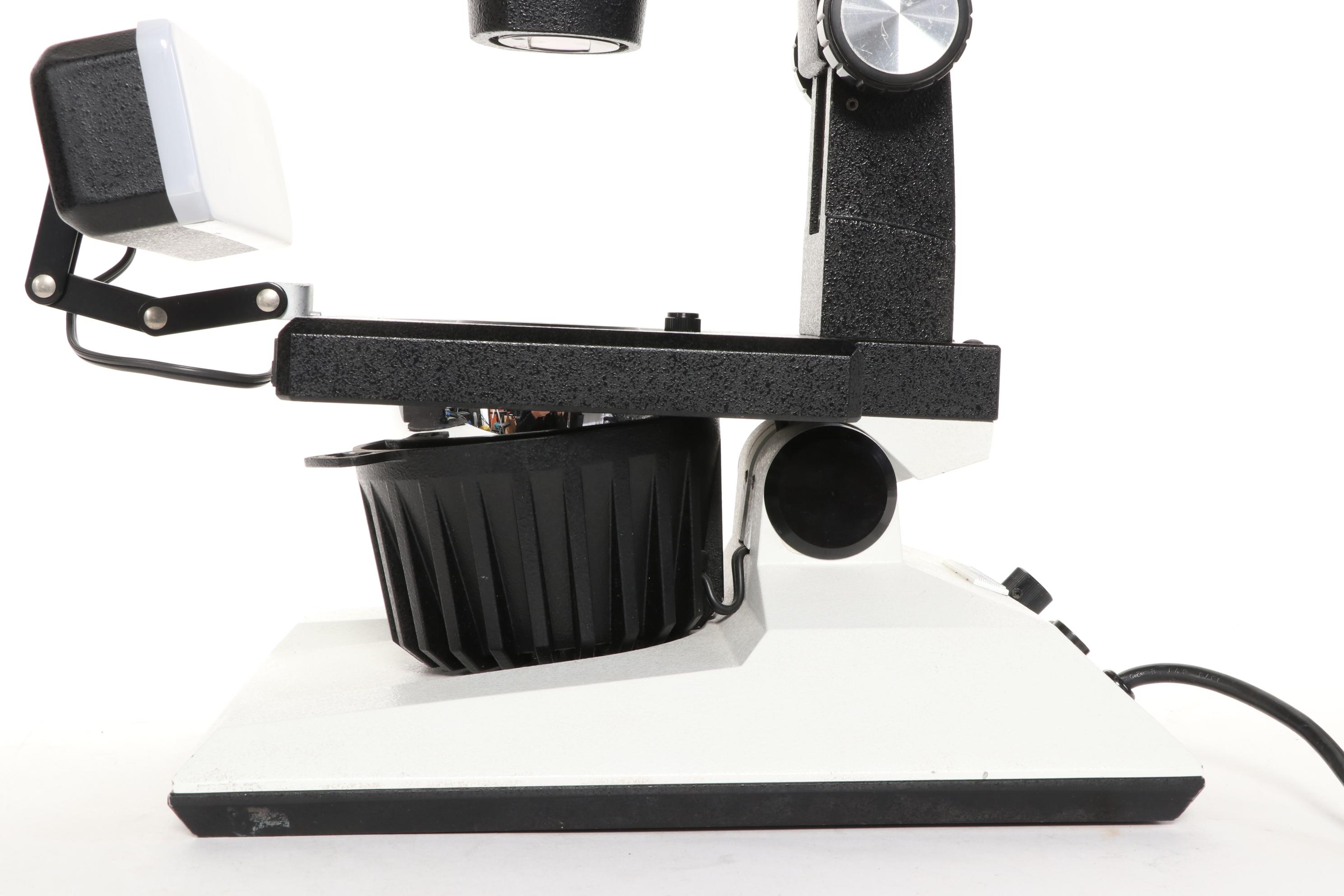 GIA Gemology Leica Gemolite Stereo Zoom Microscope with Plastic Cover
