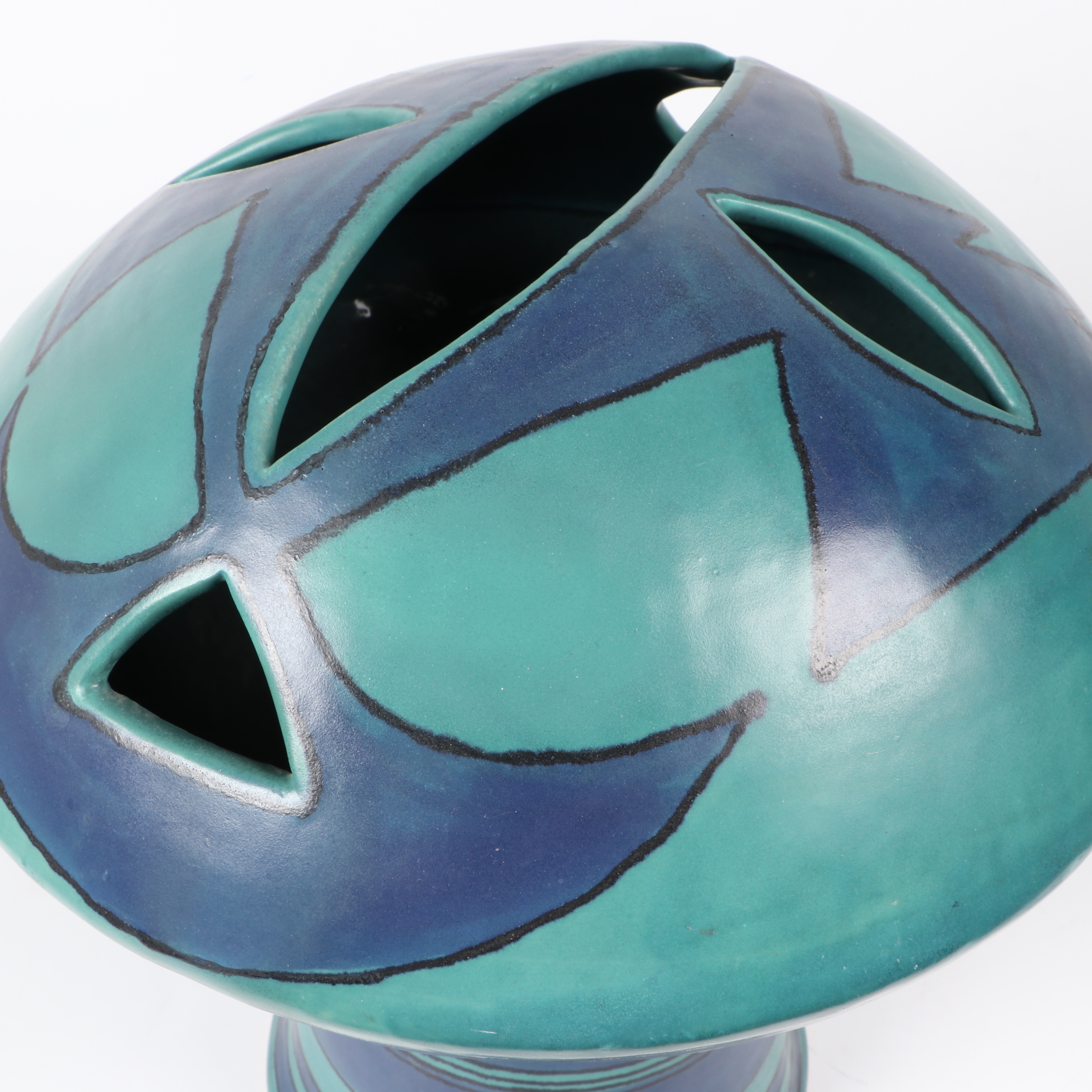 Glidden Pottery Fong Chow Vessel