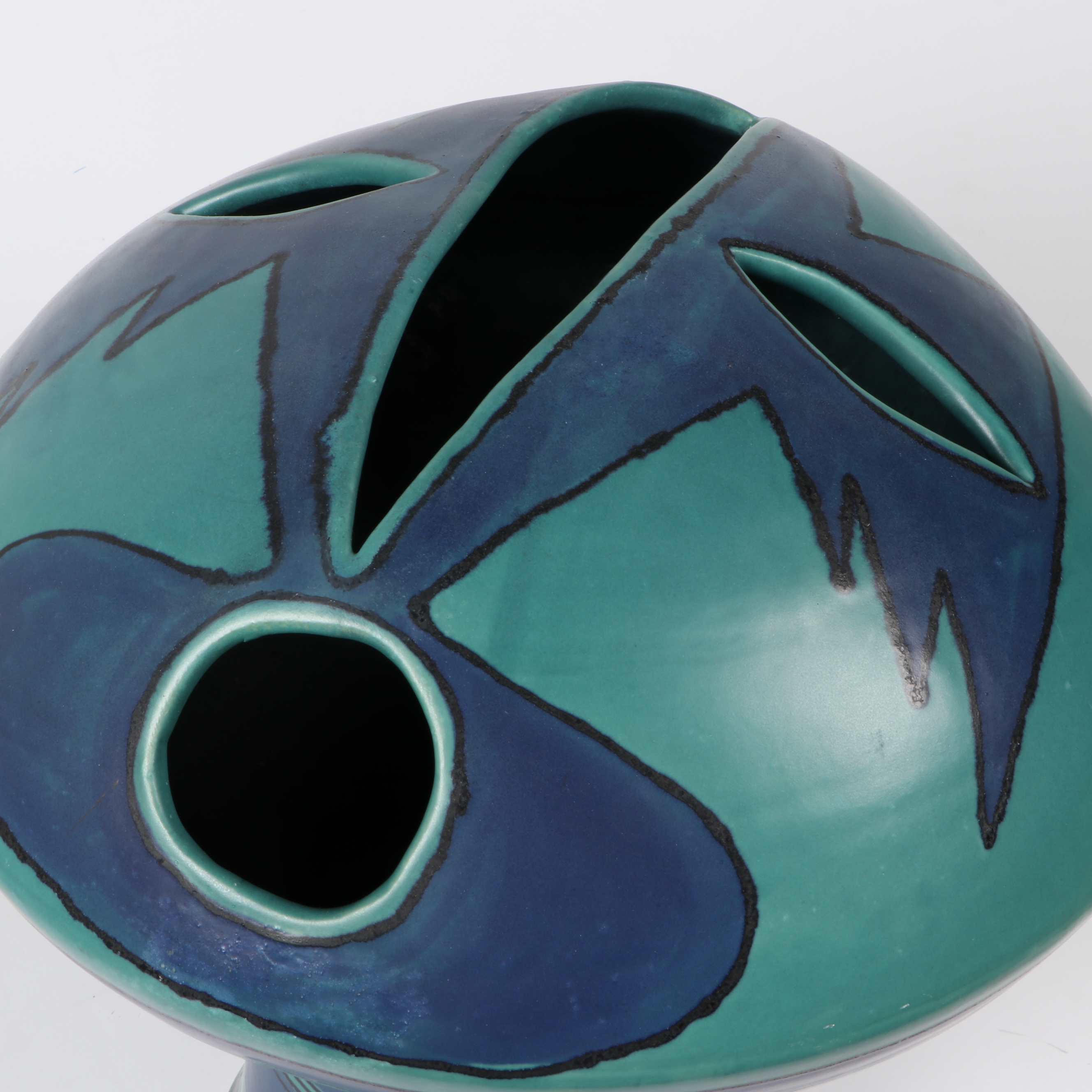 Glidden Pottery Fong Chow Vessel