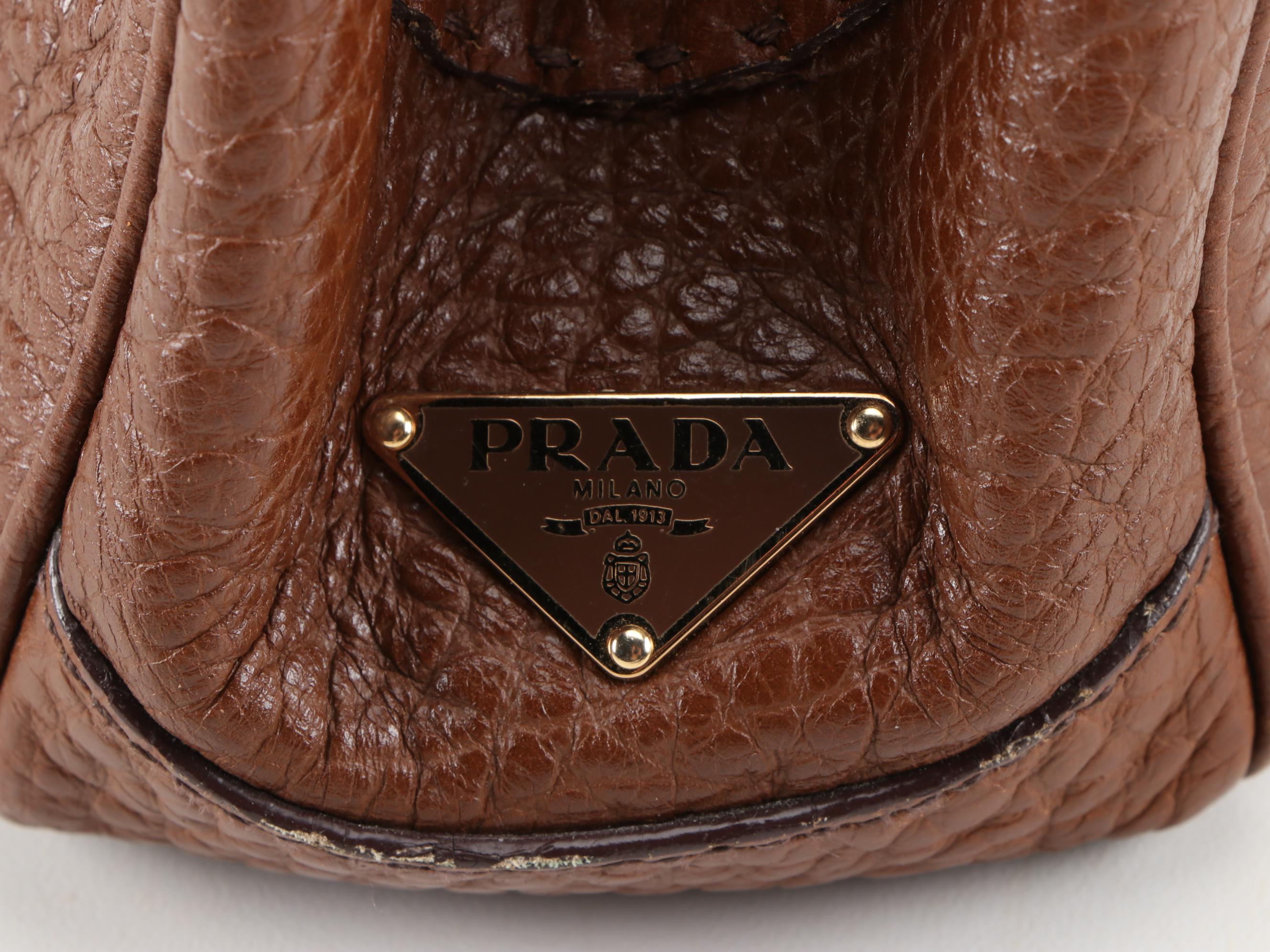 Prada Shoulder Bag in Brown Grained Leather with Berlino Oxblood Leather Lining