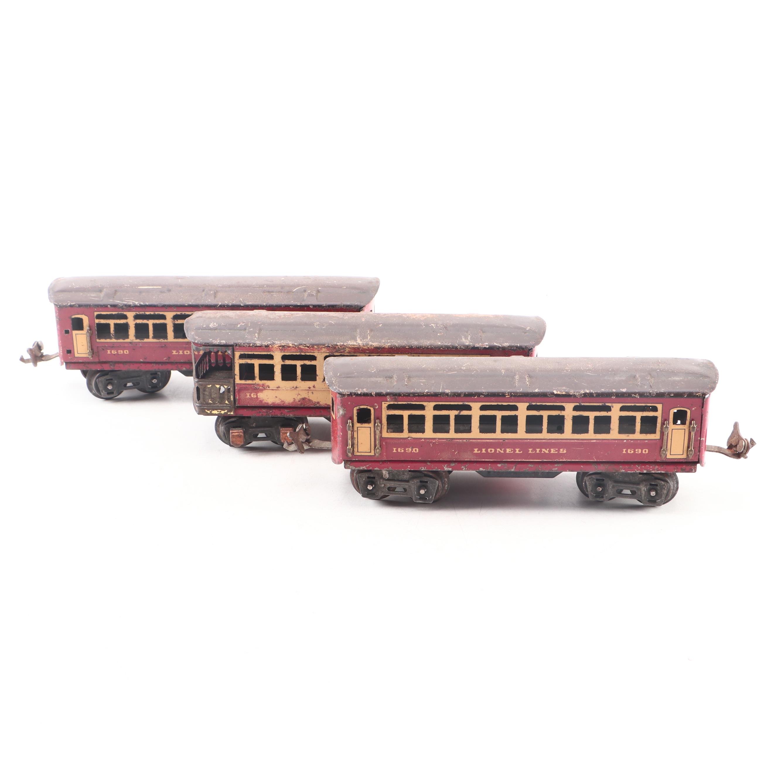 Lionel Passenger and Caboose Cars, "Commodore Vanderbilt" Engine and Light Poles