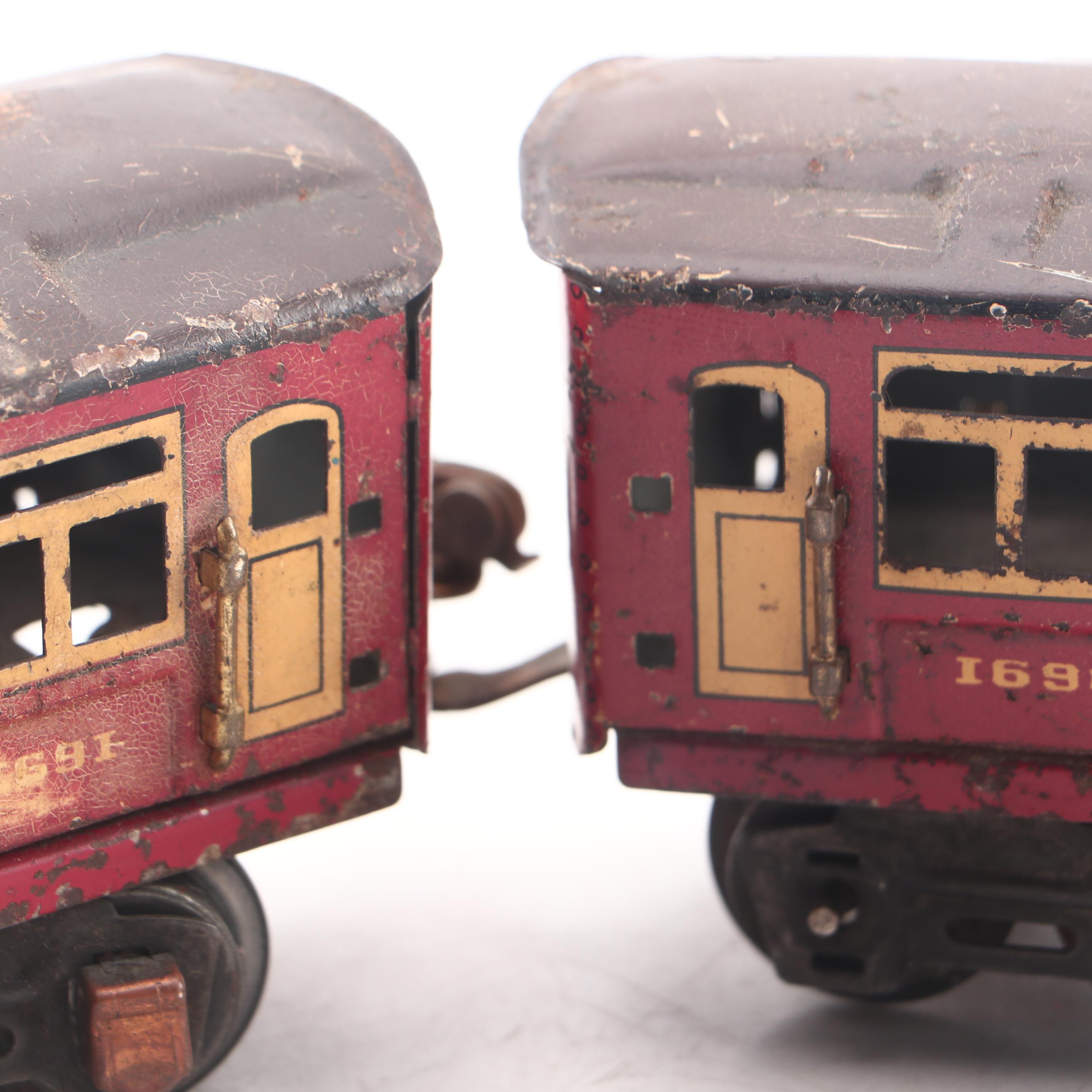 Lionel Passenger and Caboose Cars, "Commodore Vanderbilt" Engine and Light Poles