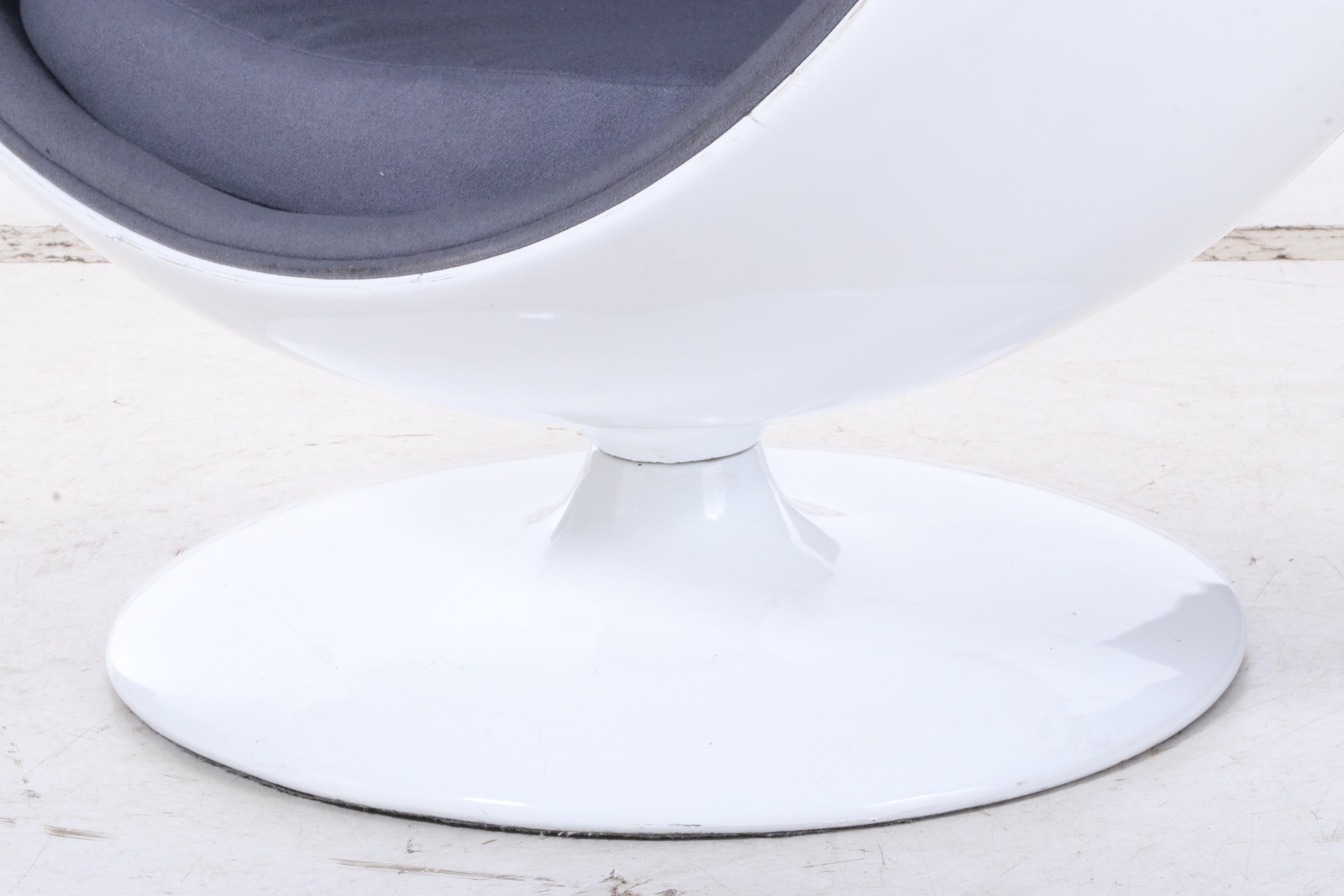 Modernist Style White Fiberglass "Egg" Lounge Chair