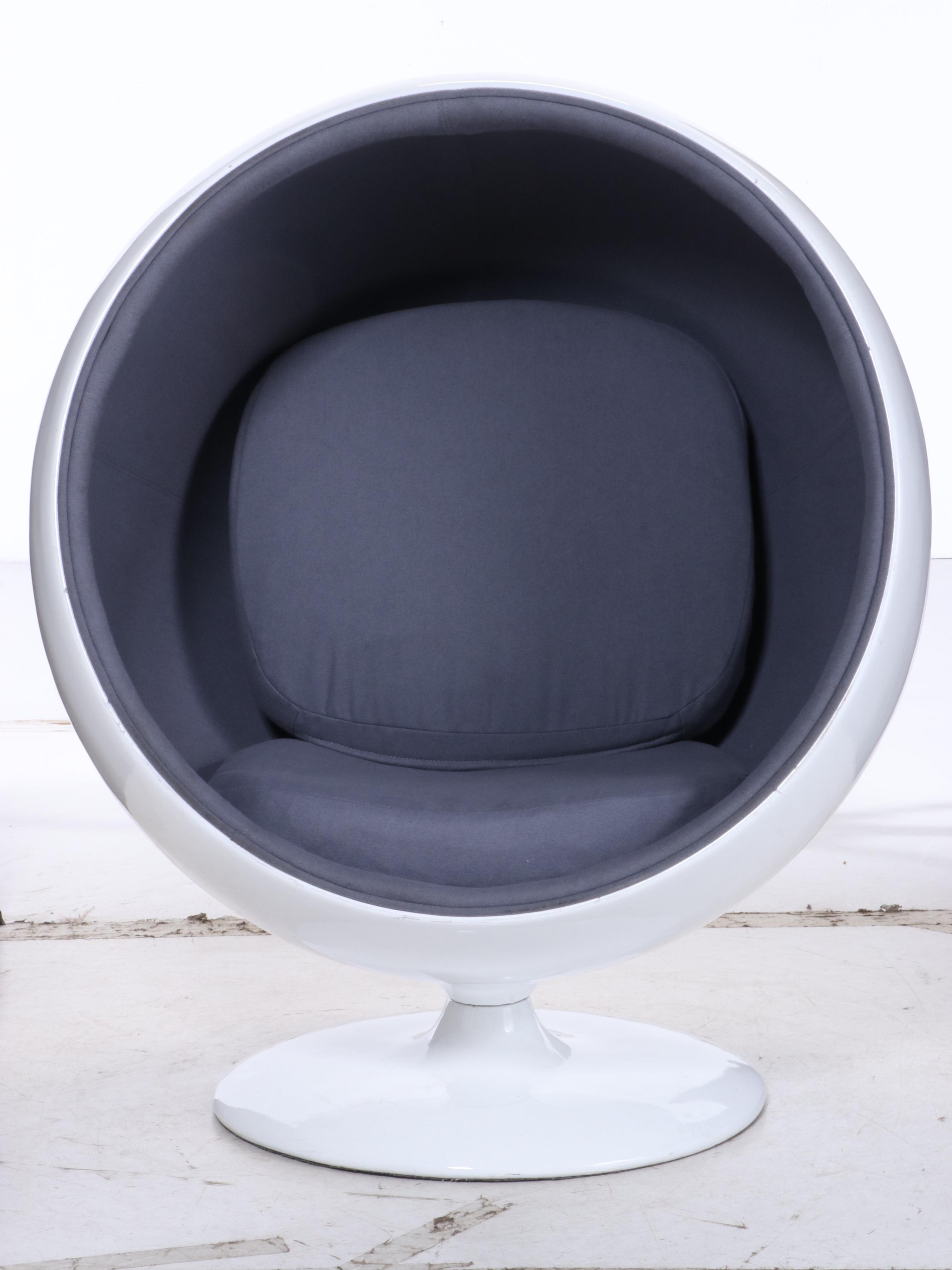 Modernist Style White Fiberglass "Egg" Lounge Chair