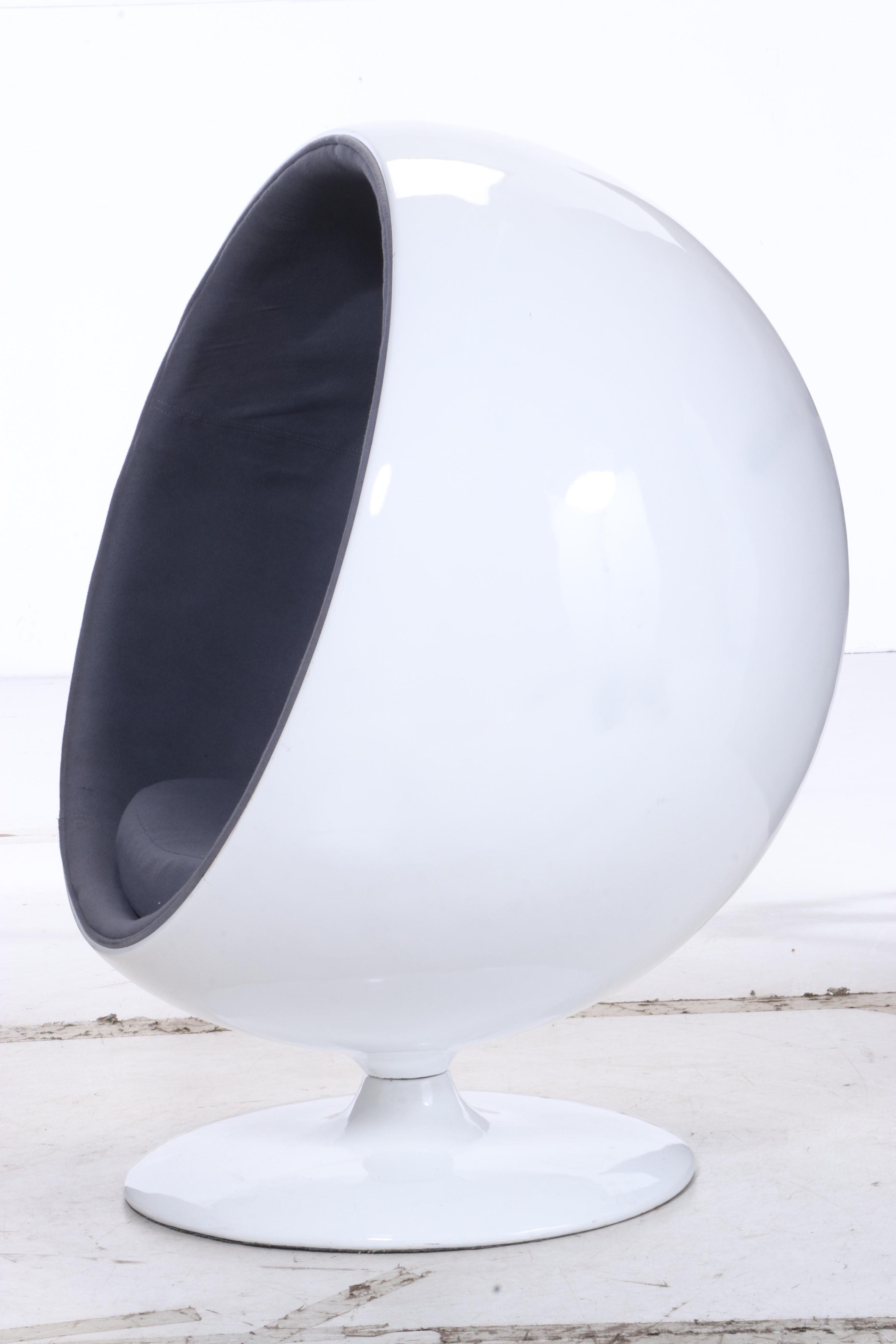 Modernist Style White Fiberglass "Egg" Lounge Chair