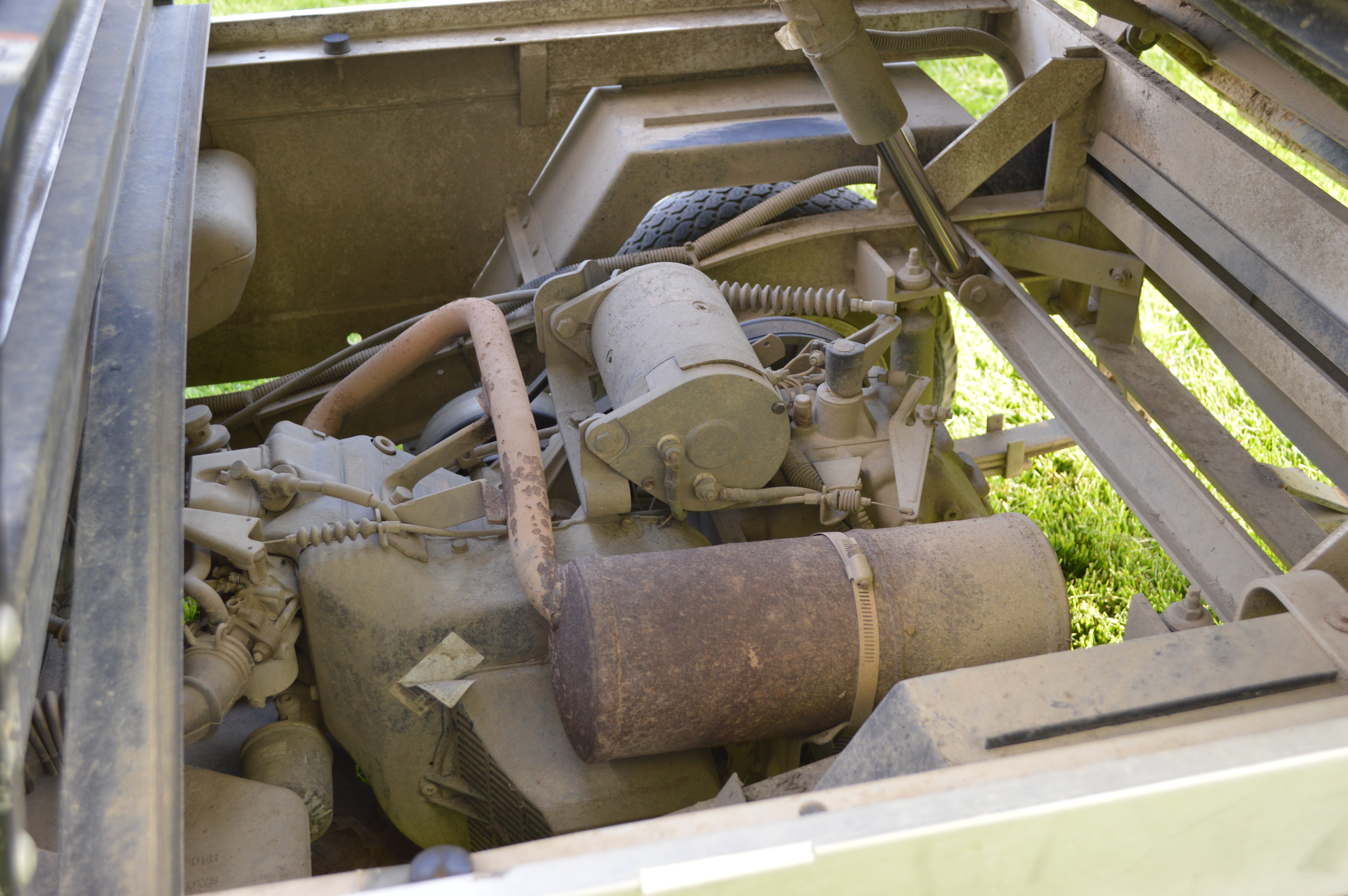 2010 Club Car Turf 2 Carryall Utility Golf Cart with Dump