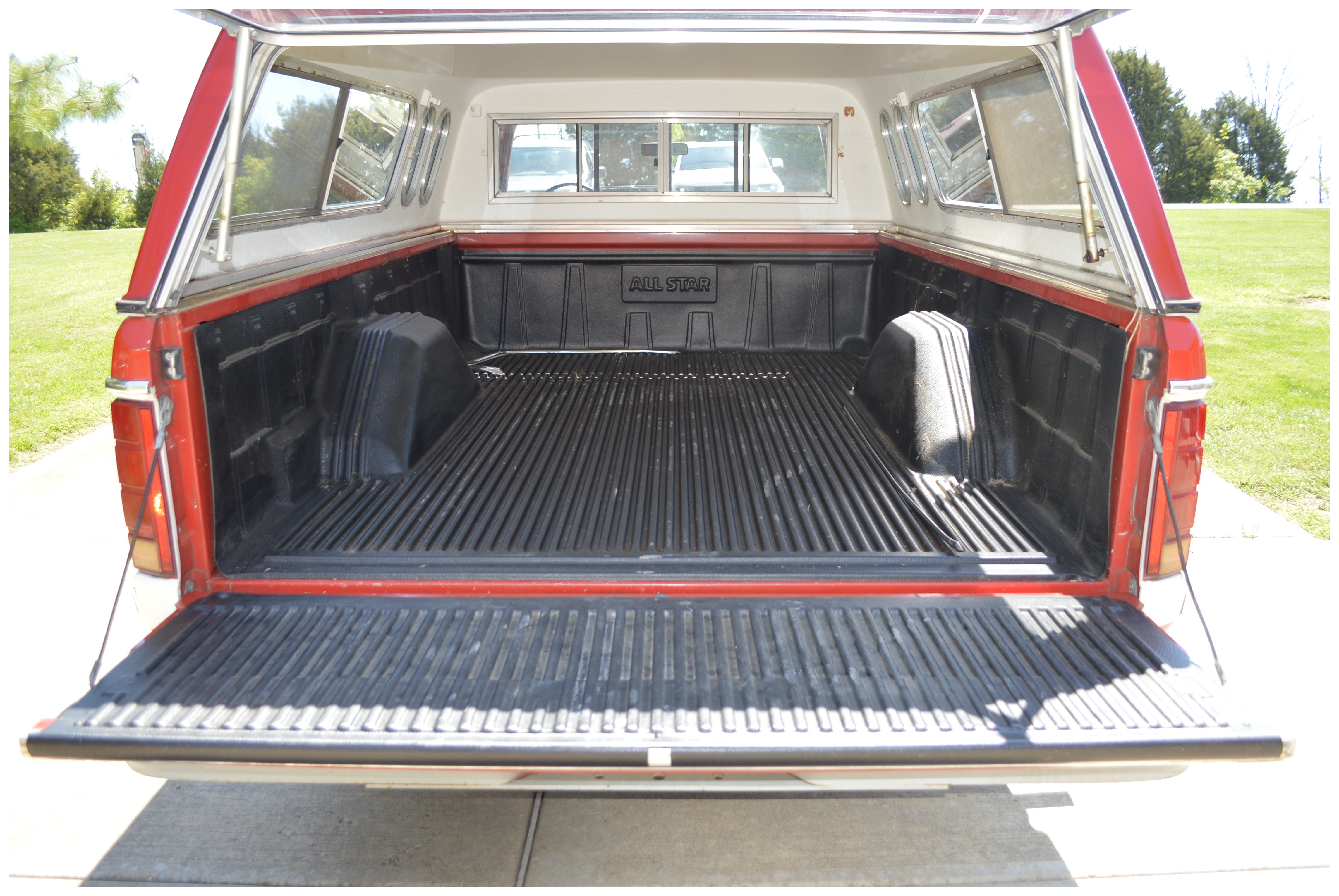 1984 Ford F-150 Two-Tone Truck with Cap