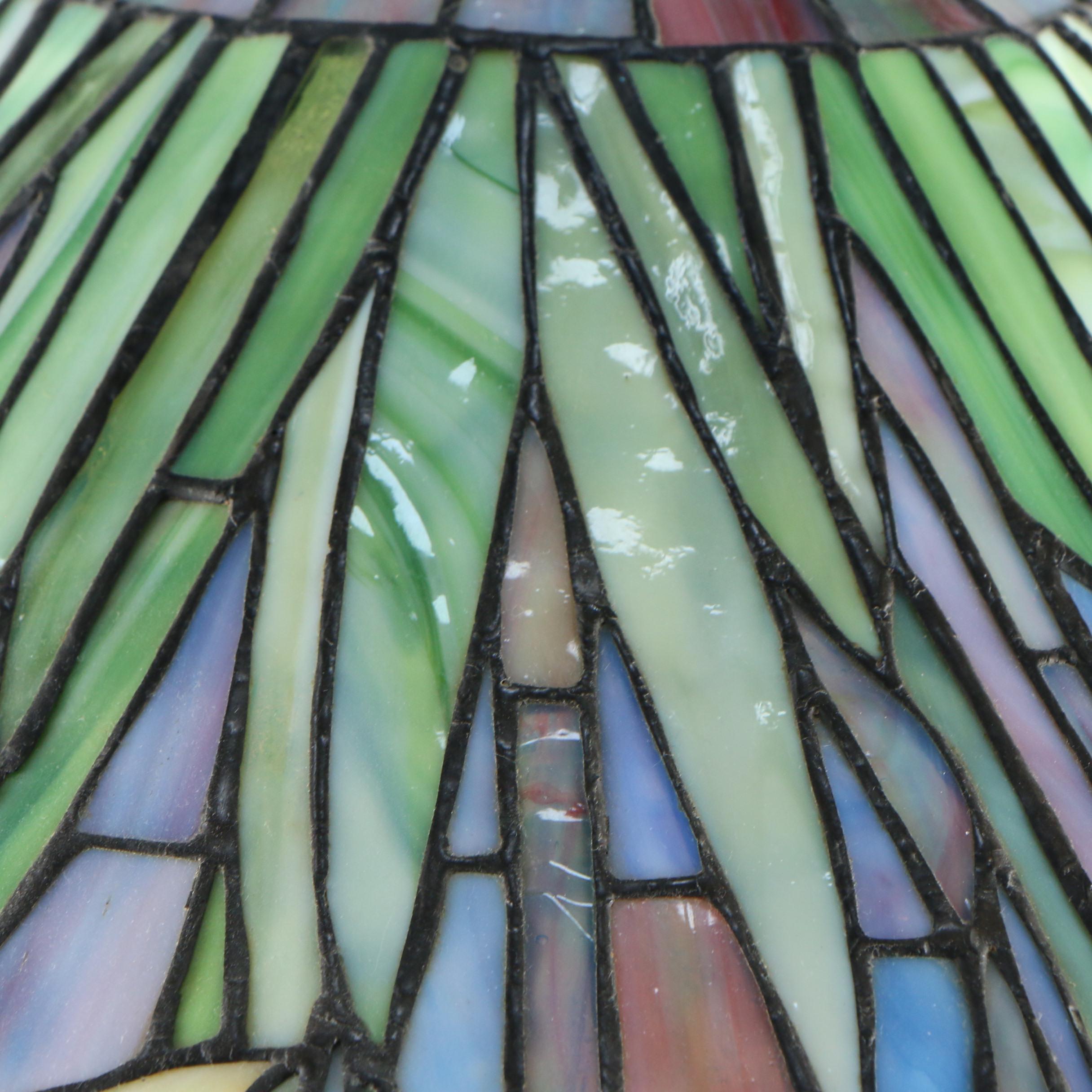 Tiffany Style Stained Glass Lily Motif Table Lamp with Metal Base