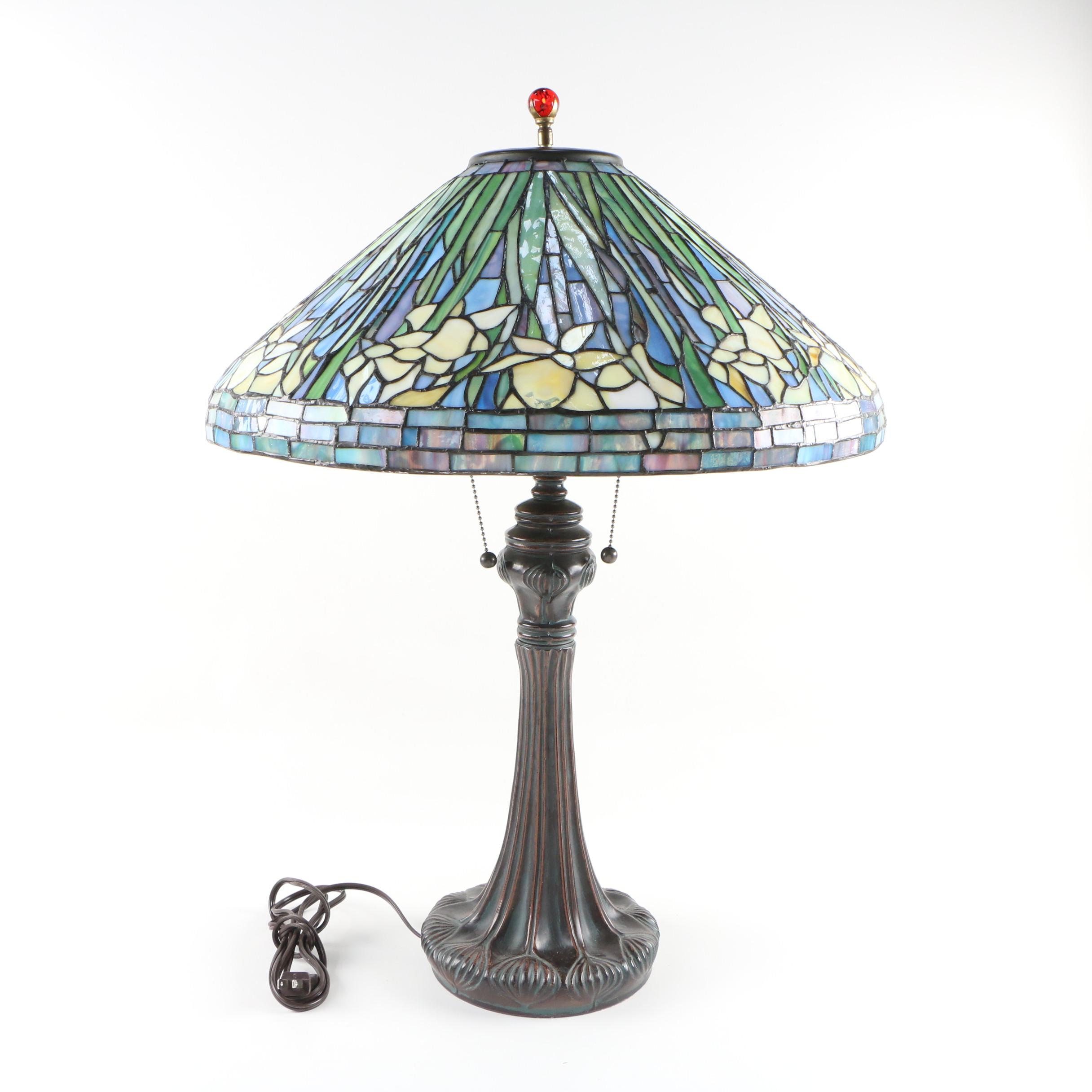 Tiffany Style Stained Glass Lily Motif Table Lamp with Metal Base
