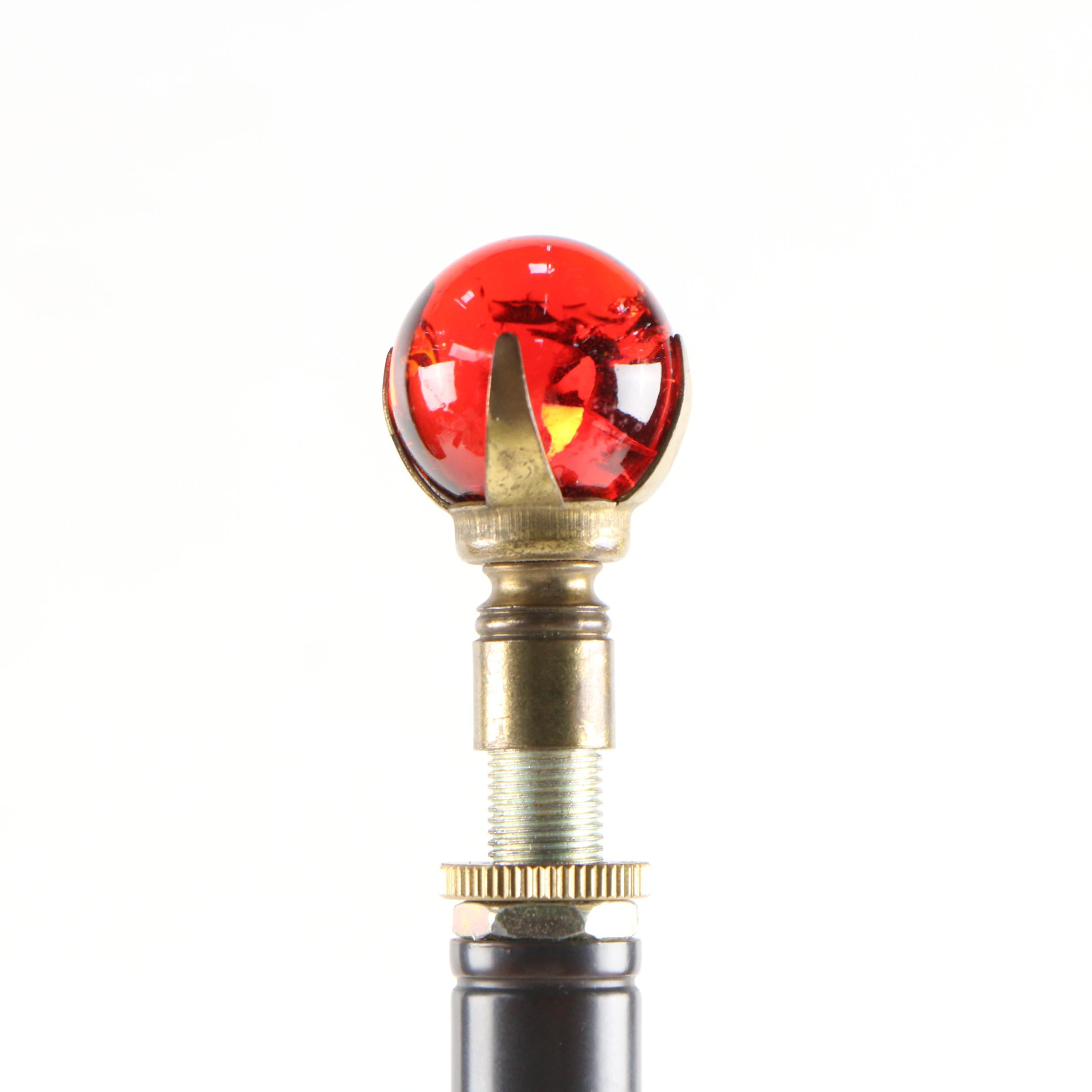 Tiffany Style Stained Glass Lily Motif Table Lamp with Metal Base