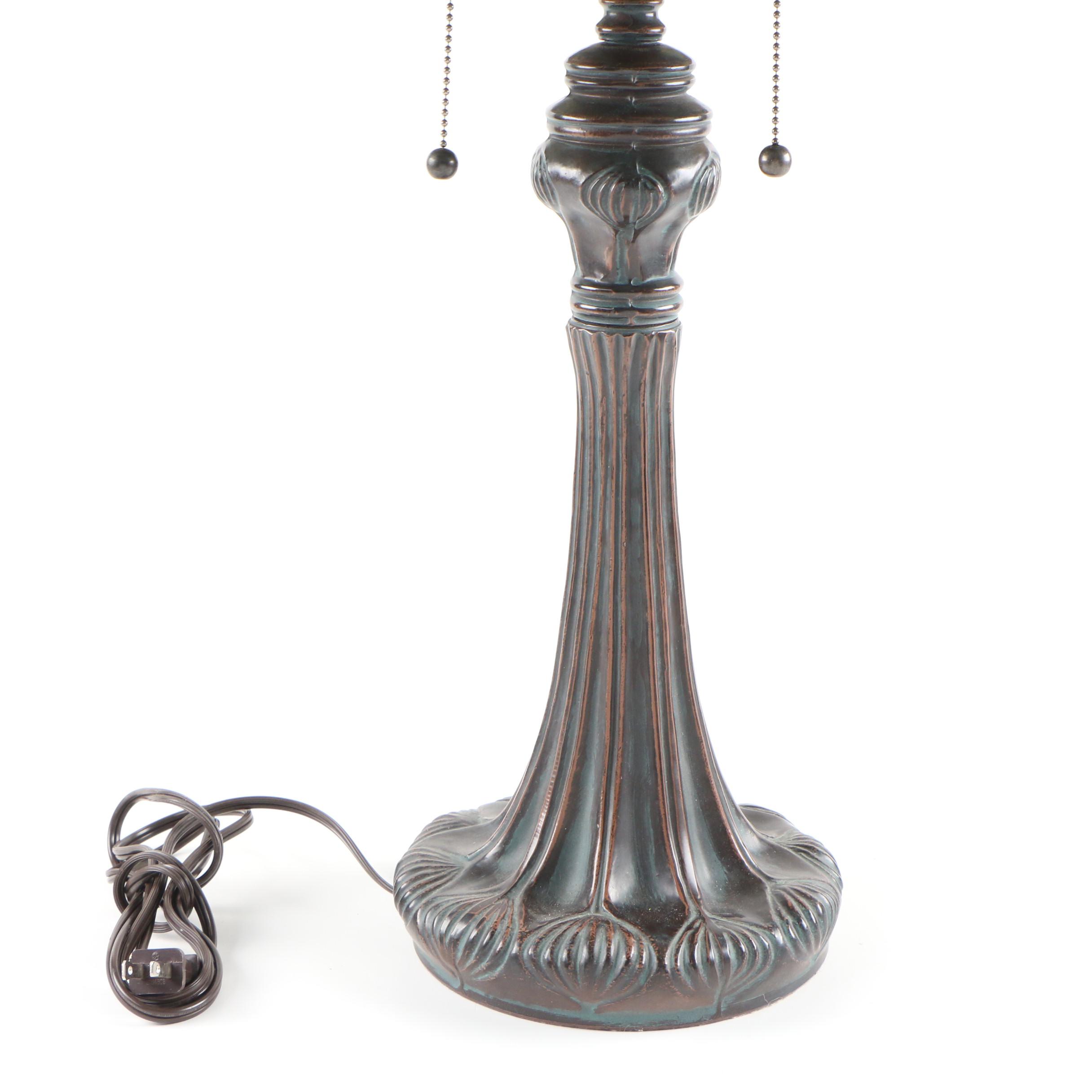 Tiffany Style Stained Glass Lily Motif Table Lamp with Metal Base