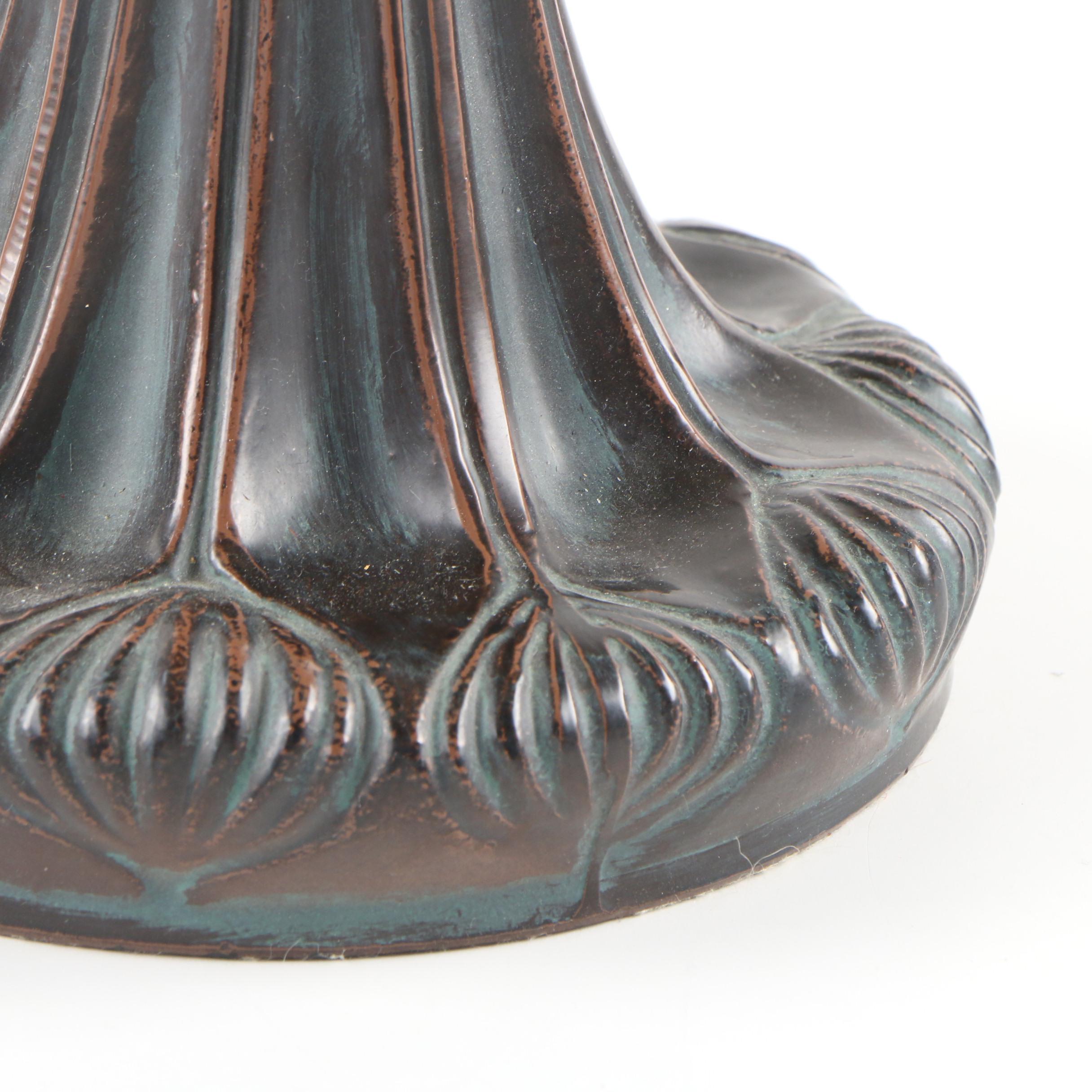 Tiffany Style Stained Glass Lily Motif Table Lamp with Metal Base