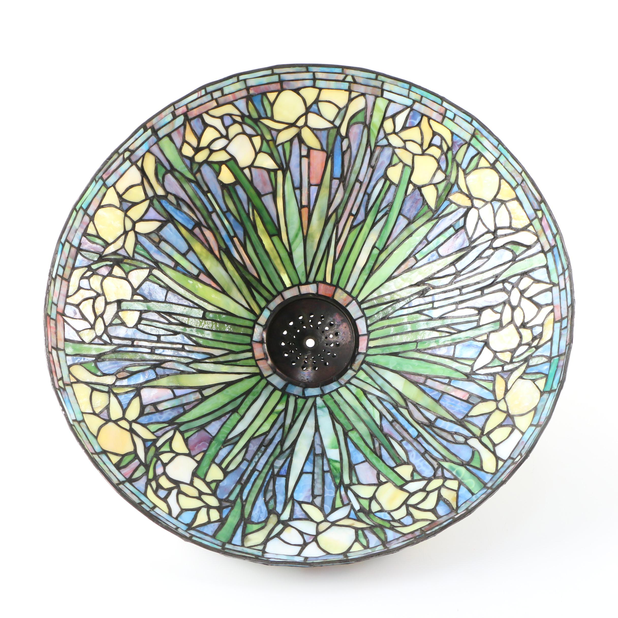 Tiffany Style Stained Glass Lily Motif Table Lamp with Metal Base