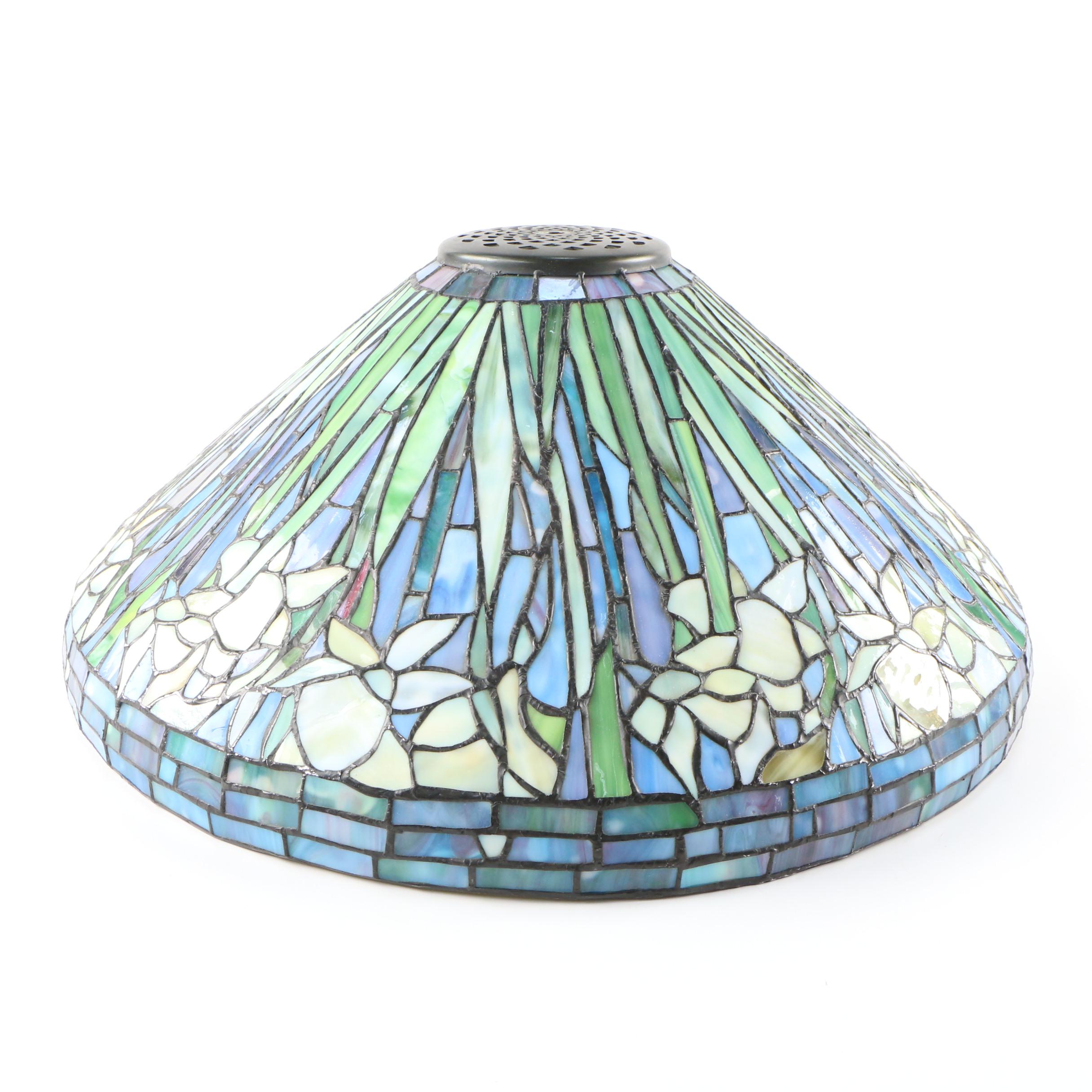 Tiffany Style Stained Glass Lily Motif Table Lamp with Metal Base