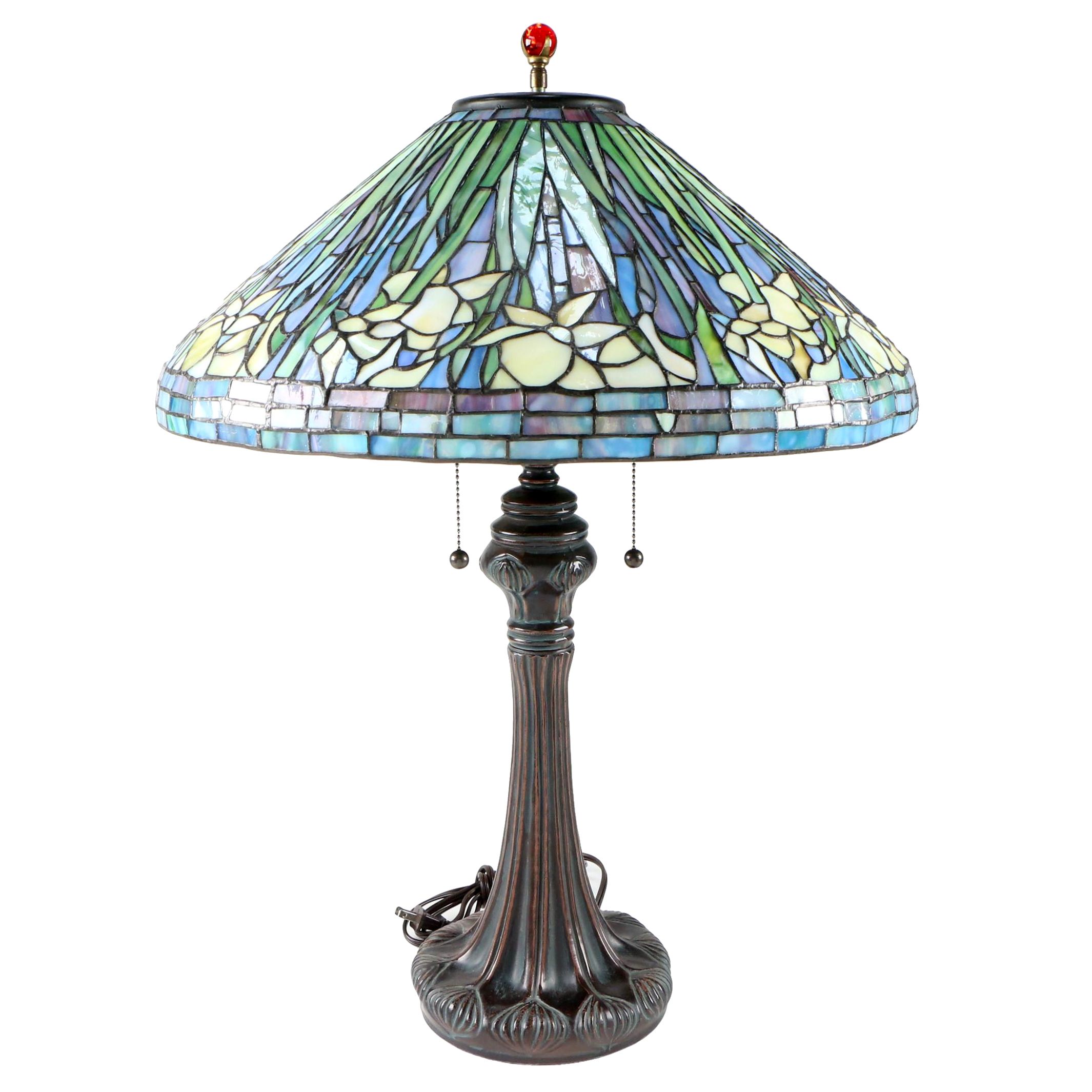 Tiffany Style Stained Glass Lily Motif Table Lamp with Metal Base