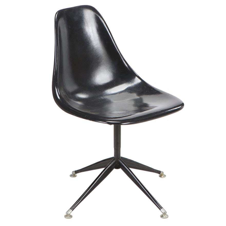 Mid Century Modern Fiberglass Shell Chair, Mid-20th Century