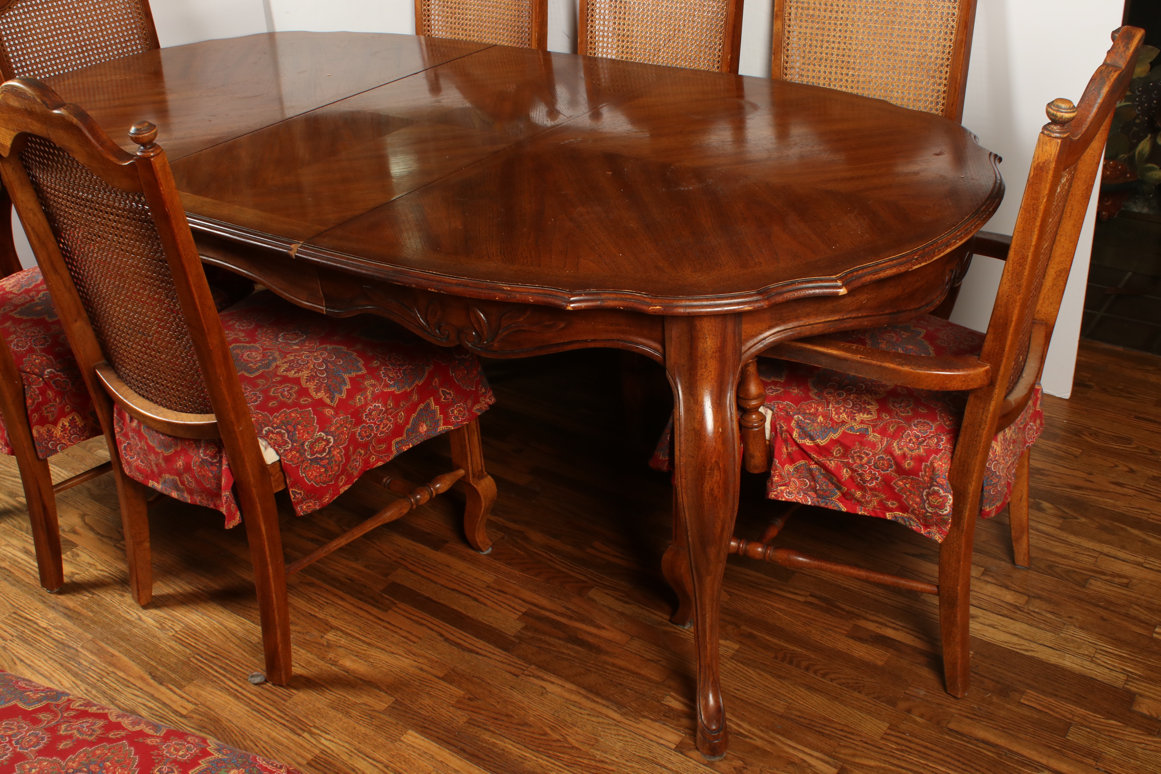 Drexel Heritage "Cabernet" Dining Table and Chairs, Late 20th Century