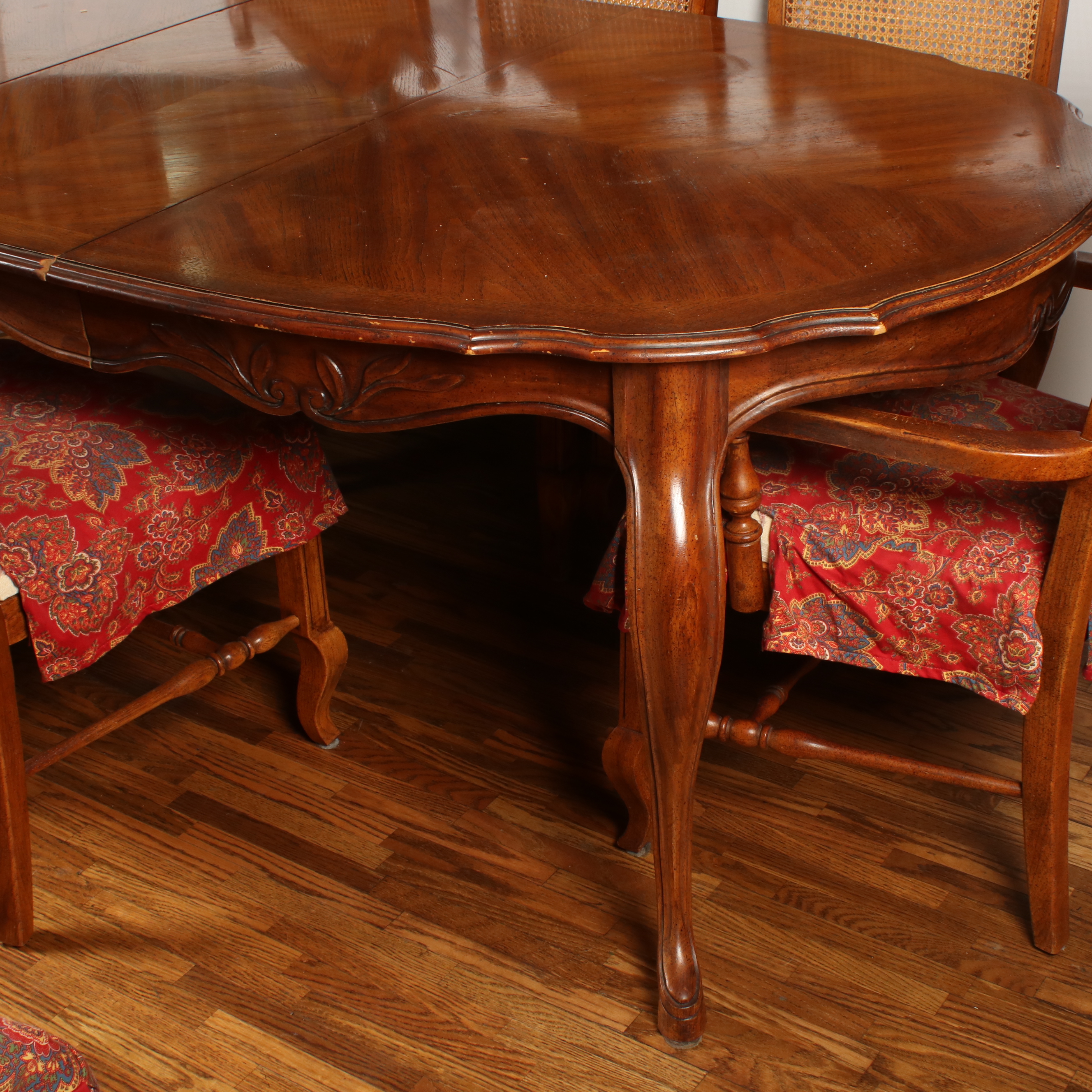 Drexel Heritage "Cabernet" Dining Table and Chairs, Late 20th Century