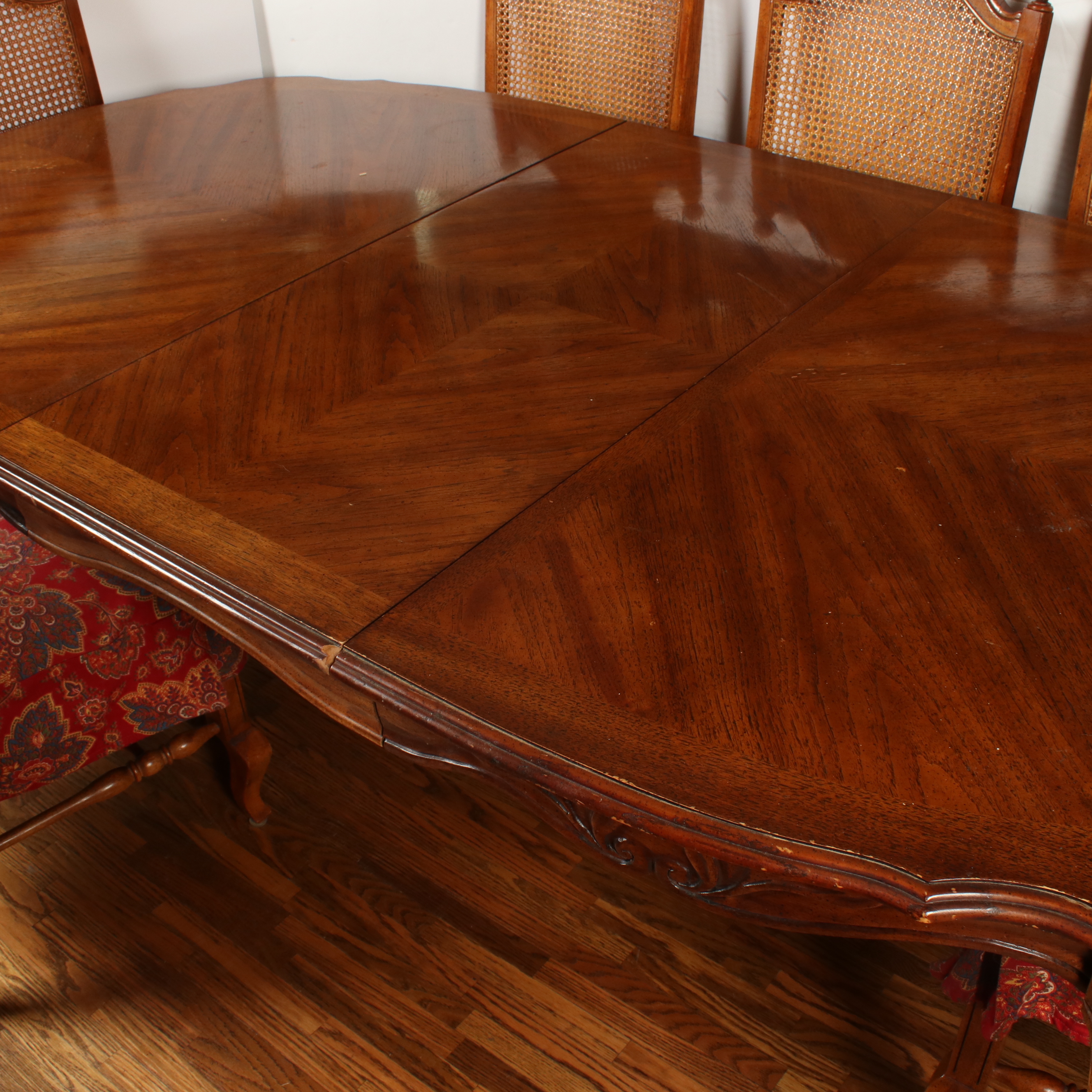 Drexel Heritage "Cabernet" Dining Table and Chairs, Late 20th Century