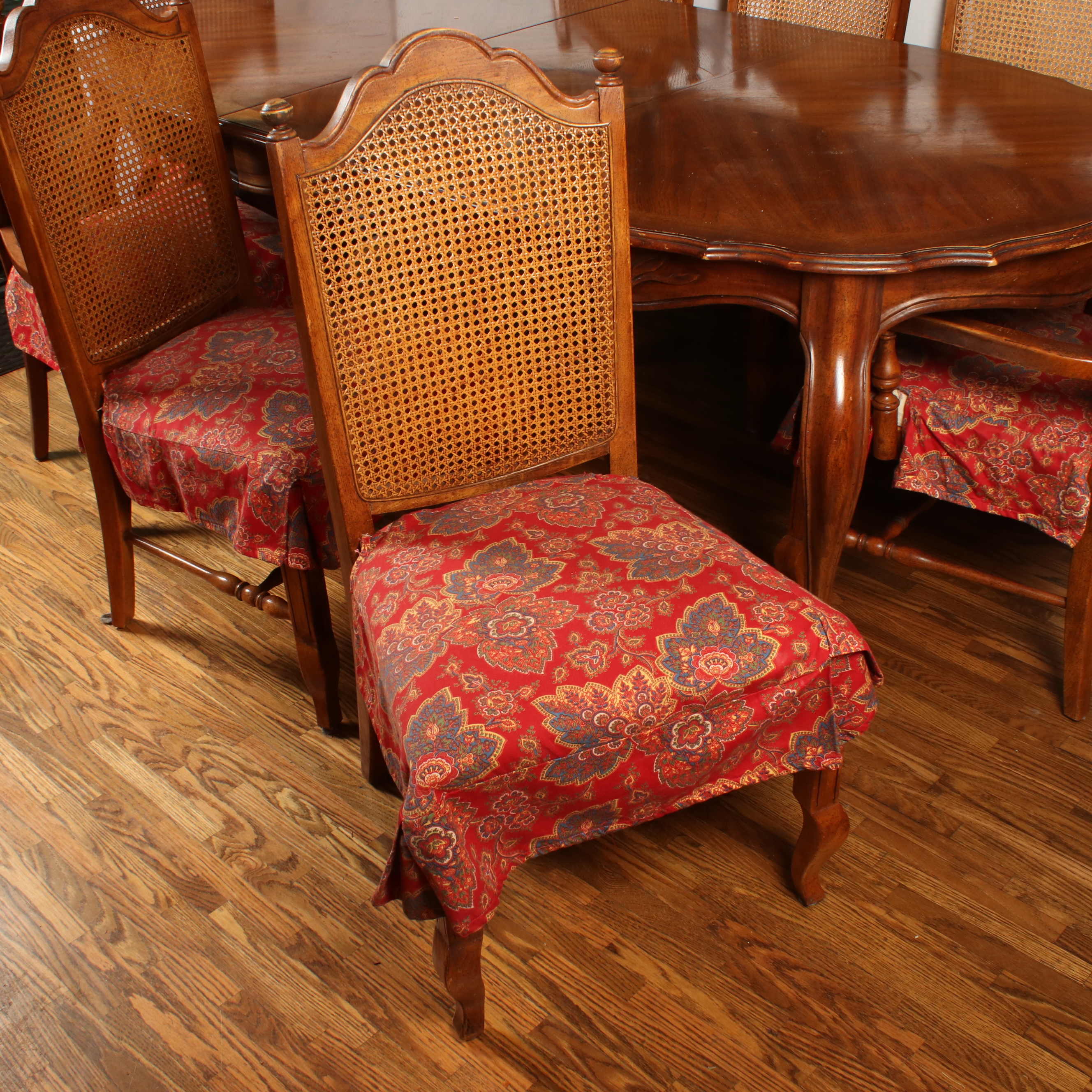 Drexel Heritage "Cabernet" Dining Table and Chairs, Late 20th Century
