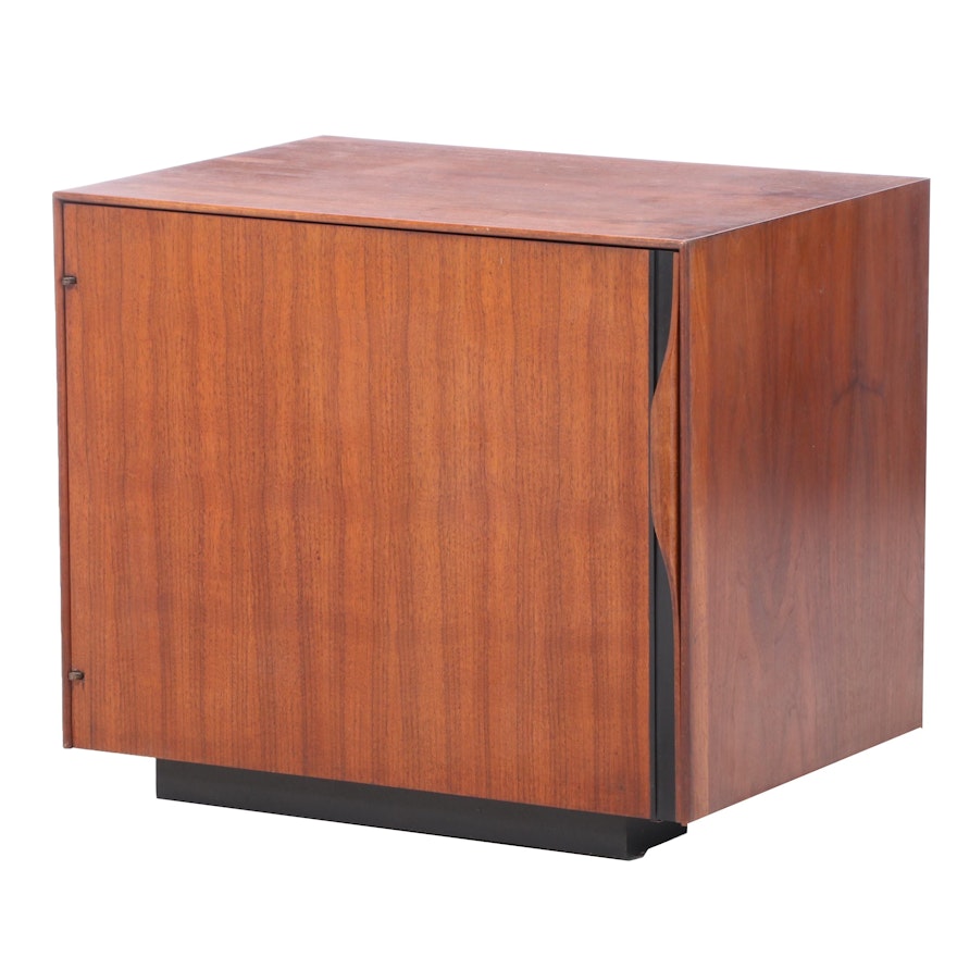 John Kapel for Glenn of California Mid Century Modern Walnut Nightstand