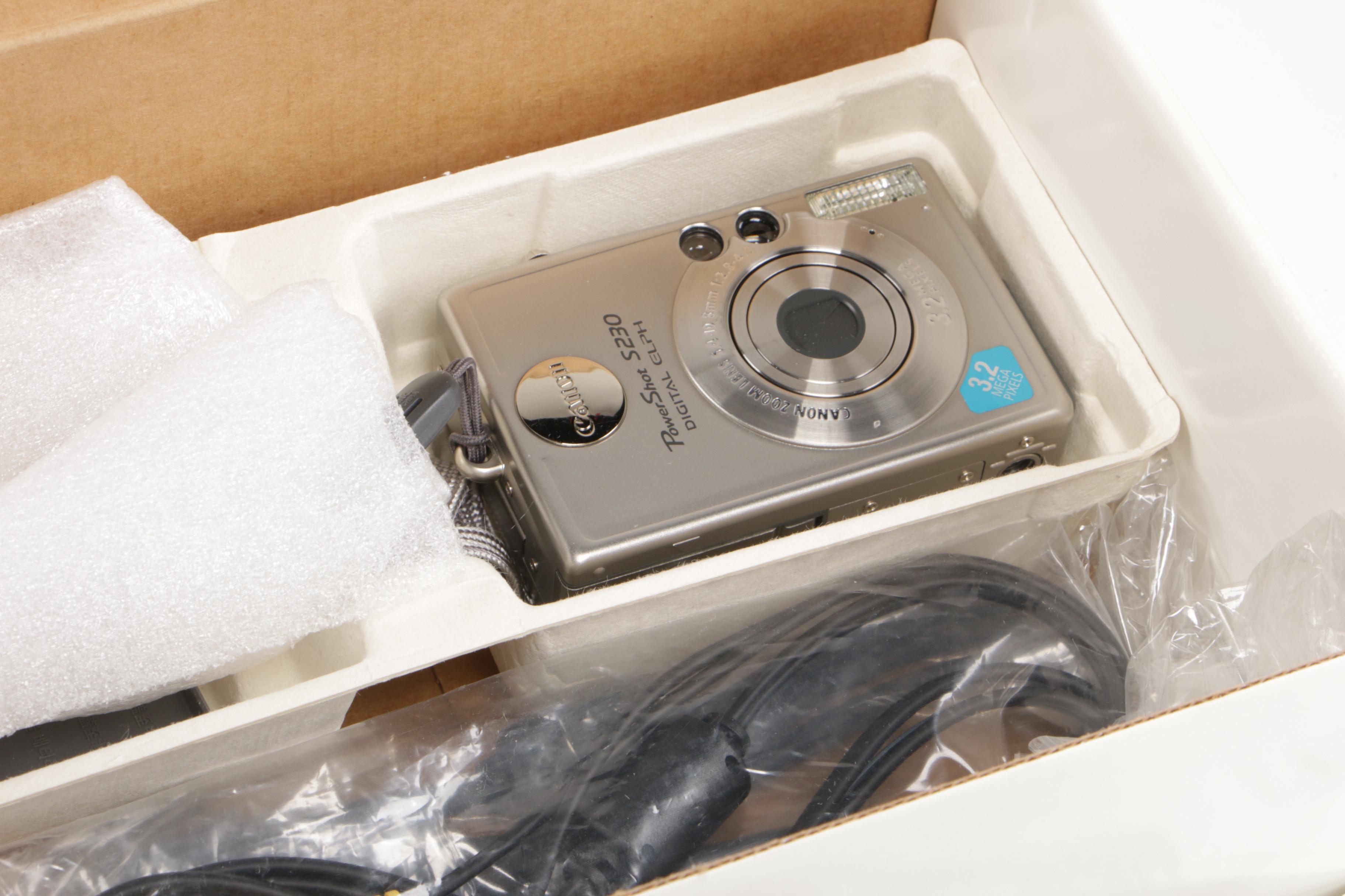 Minolta "Mini 35 II" Slide Projector with Canon Bellows Units, Mid-20th C.