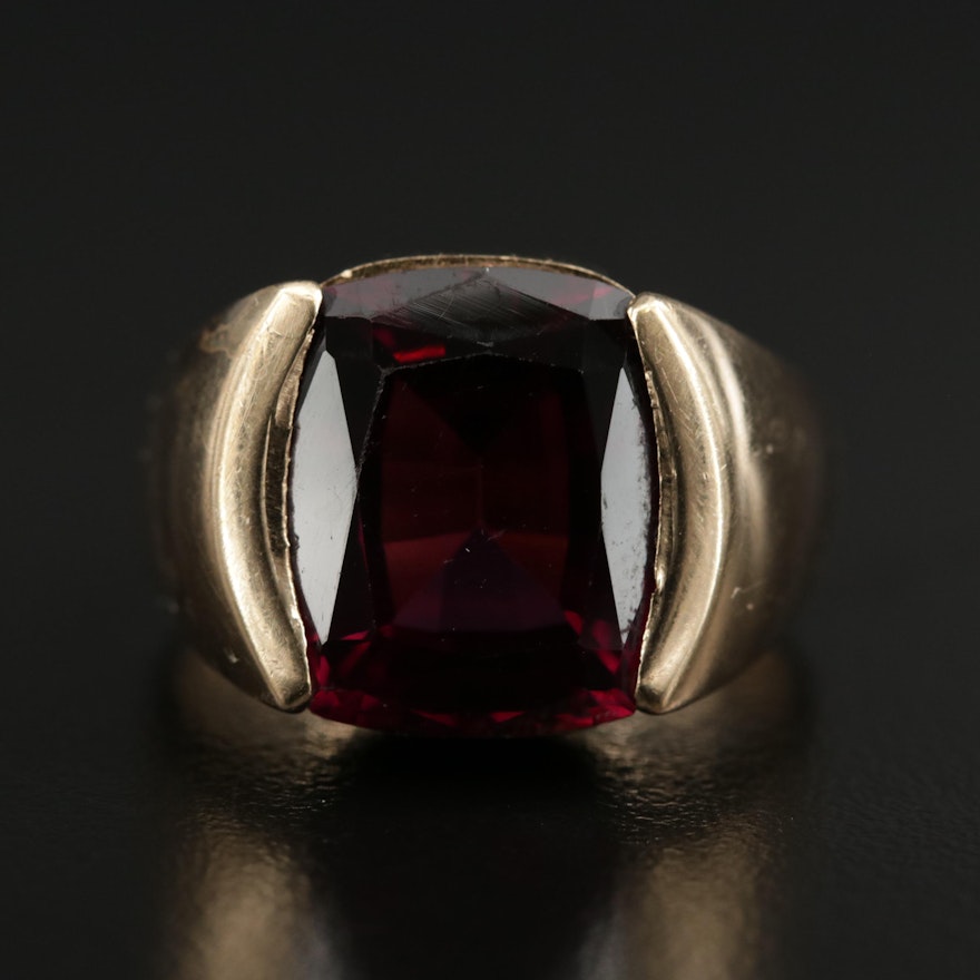 Vintage 14K Yellow Gold Garnet Ring