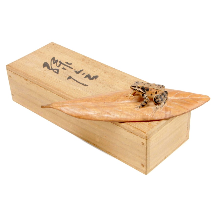 Wooden Box with Frog os Sasa Leaf Figure