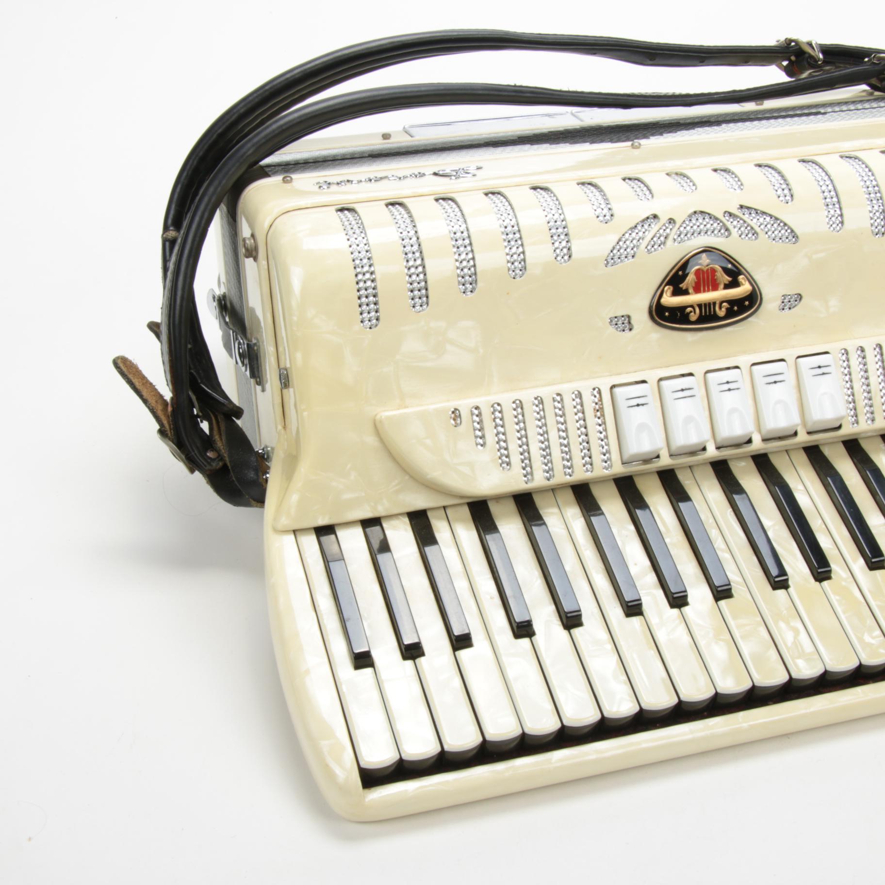 Dorovi 120 Bass Piano Accordion With Case