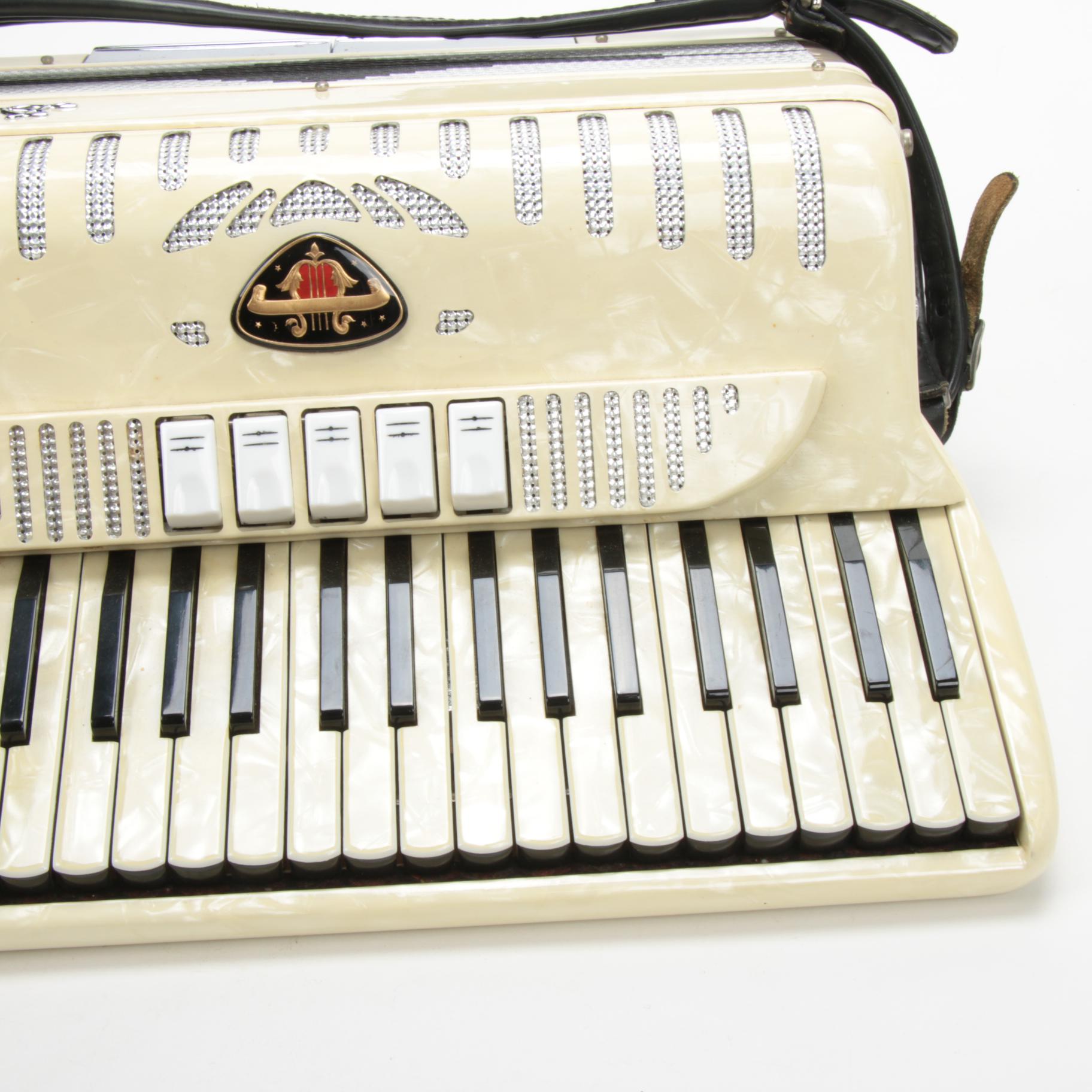 Dorovi 120 Bass Piano Accordion With Case