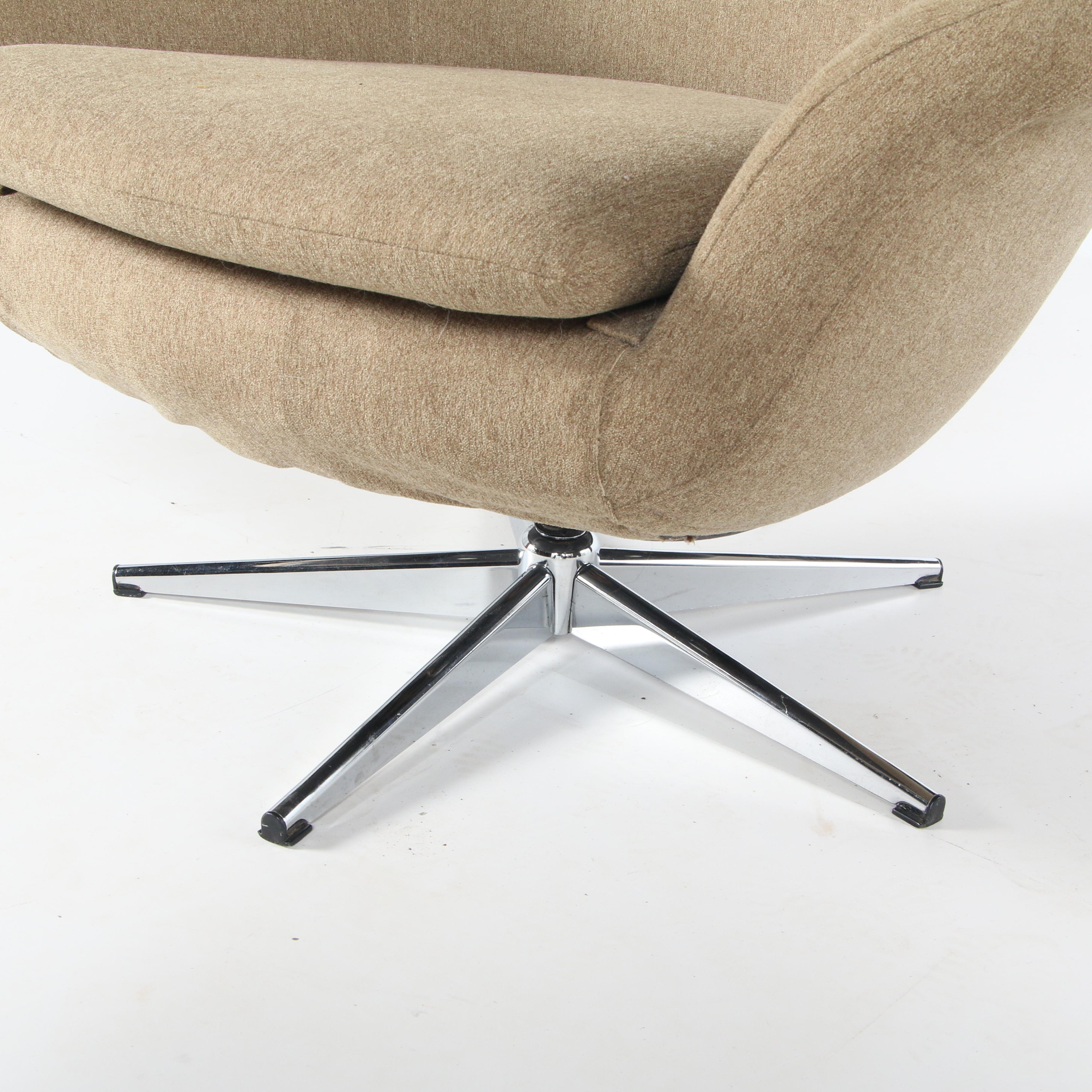 Mid Century Modern Swivel Lounge Chair, Mid-20th Century