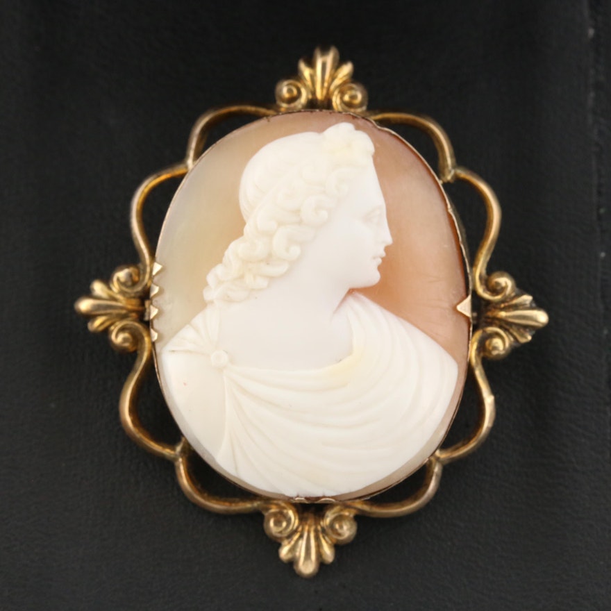 Victorian 10K Yellow Gold Carved Helmet Shell Cameo Brooch