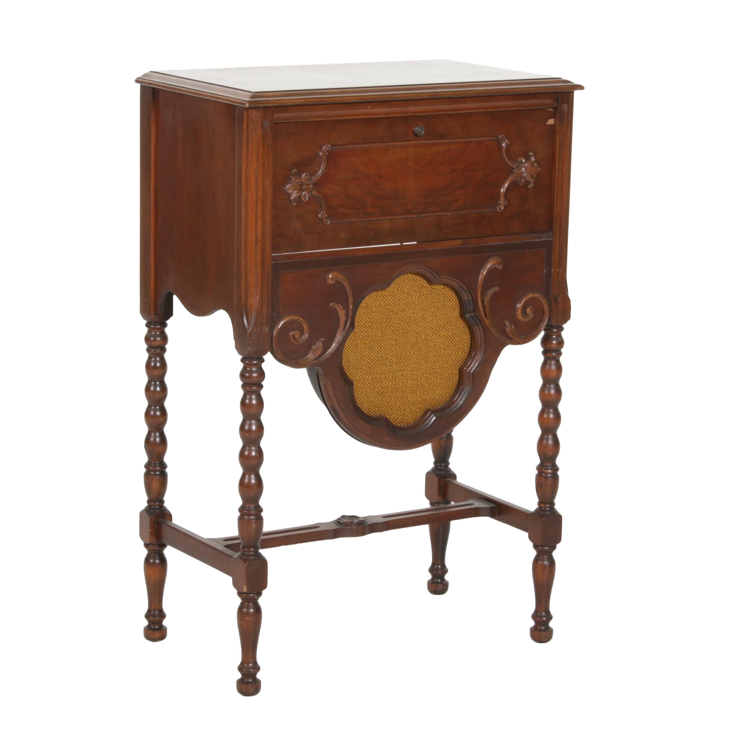 Atwater Kent Model 7200 Walnut Radio and Speaker Cabinet, circa 1927