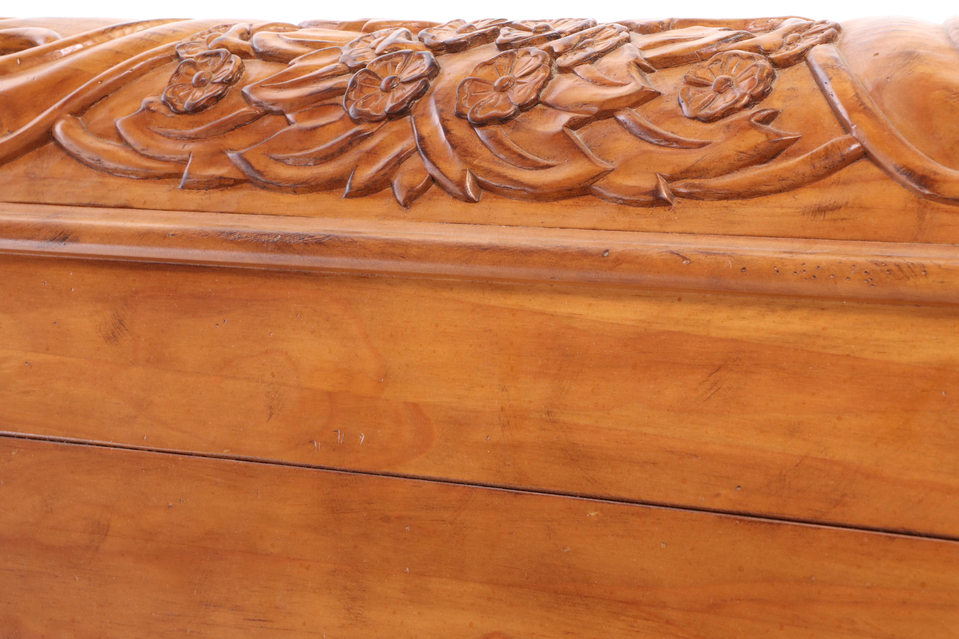 Contemporary Carved Wood Queen Size Sleigh Bed in Natural Finish