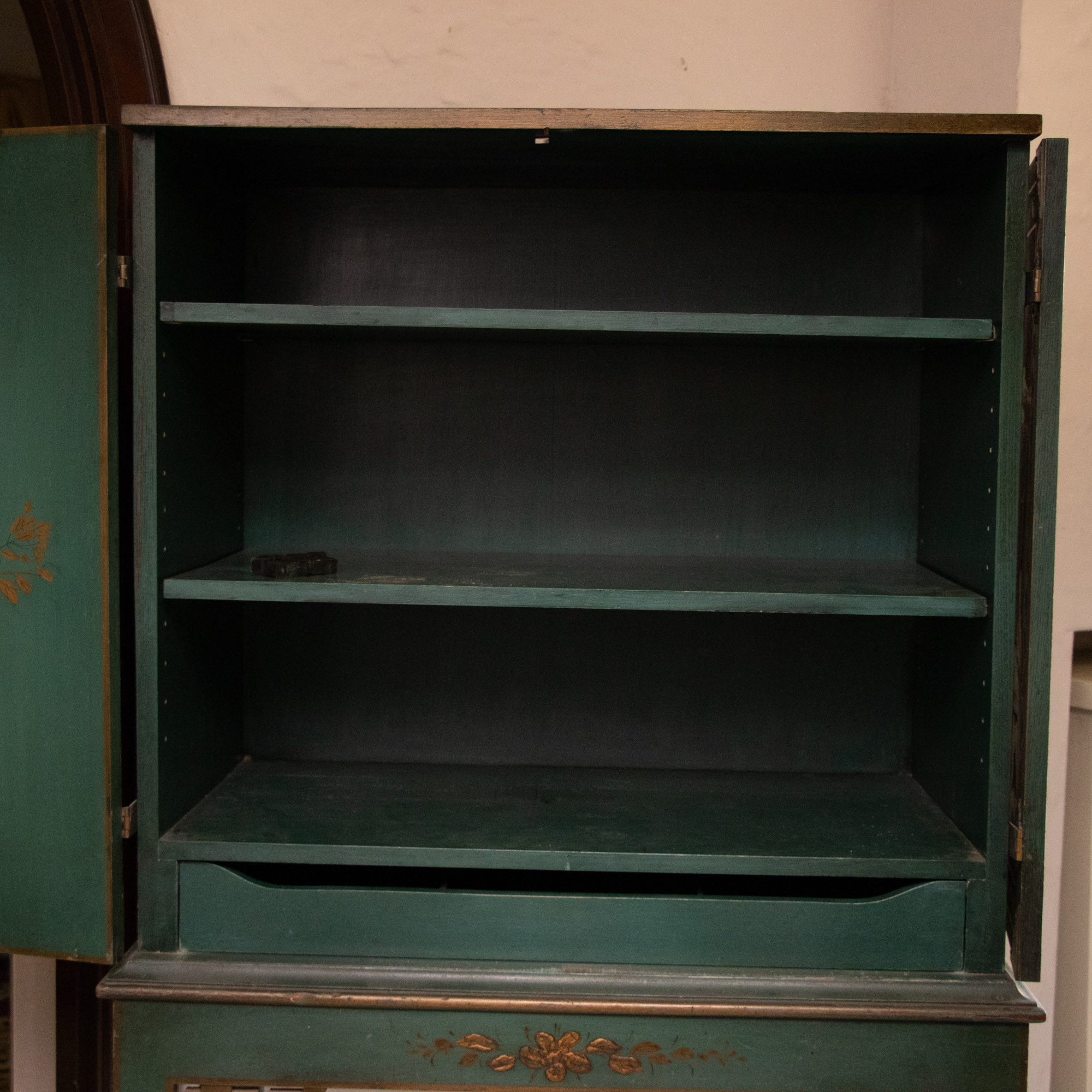 Chinoiserie-Decorated Pictorial Bar Cabinet-on-Stand
