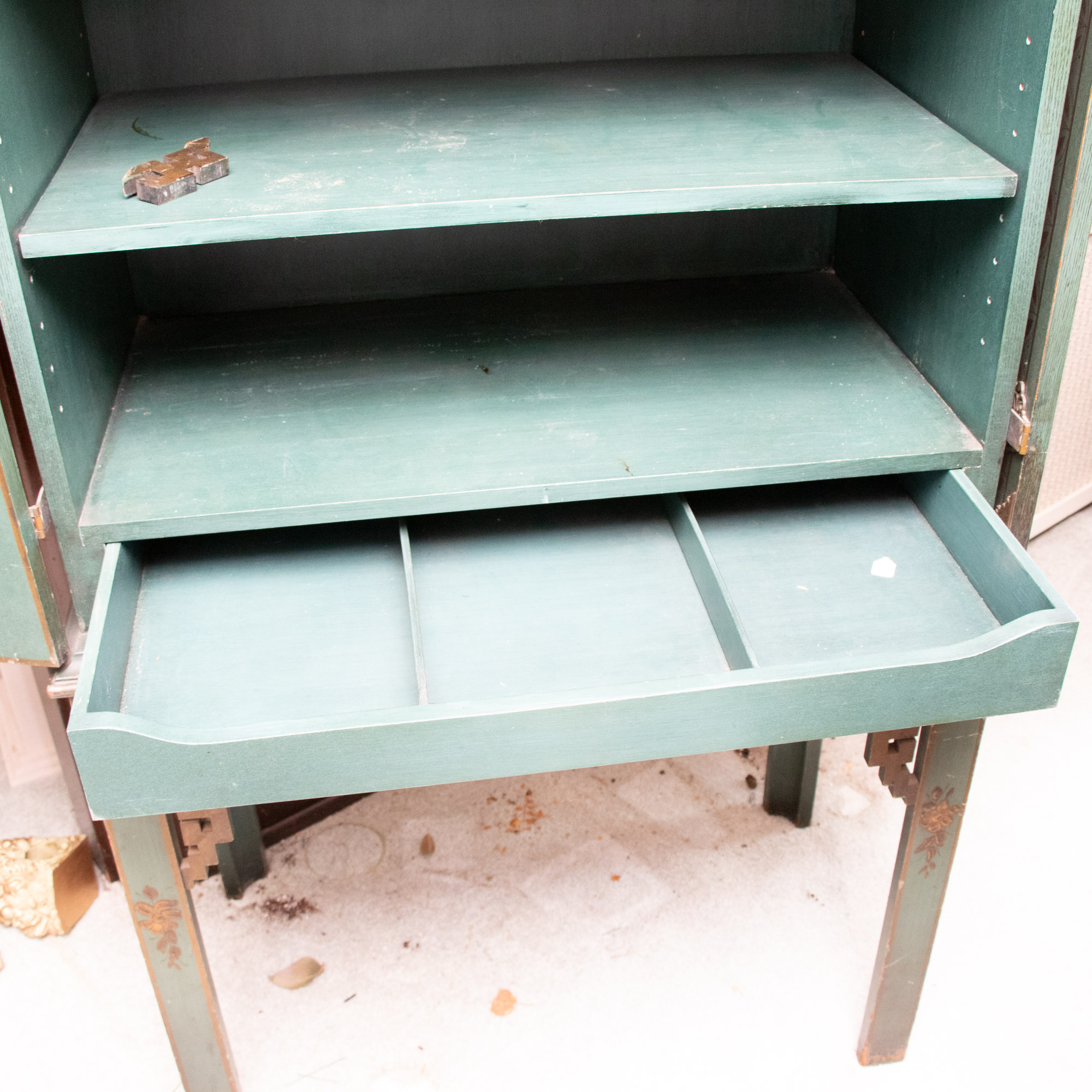 Chinoiserie-Decorated Pictorial Bar Cabinet-on-Stand