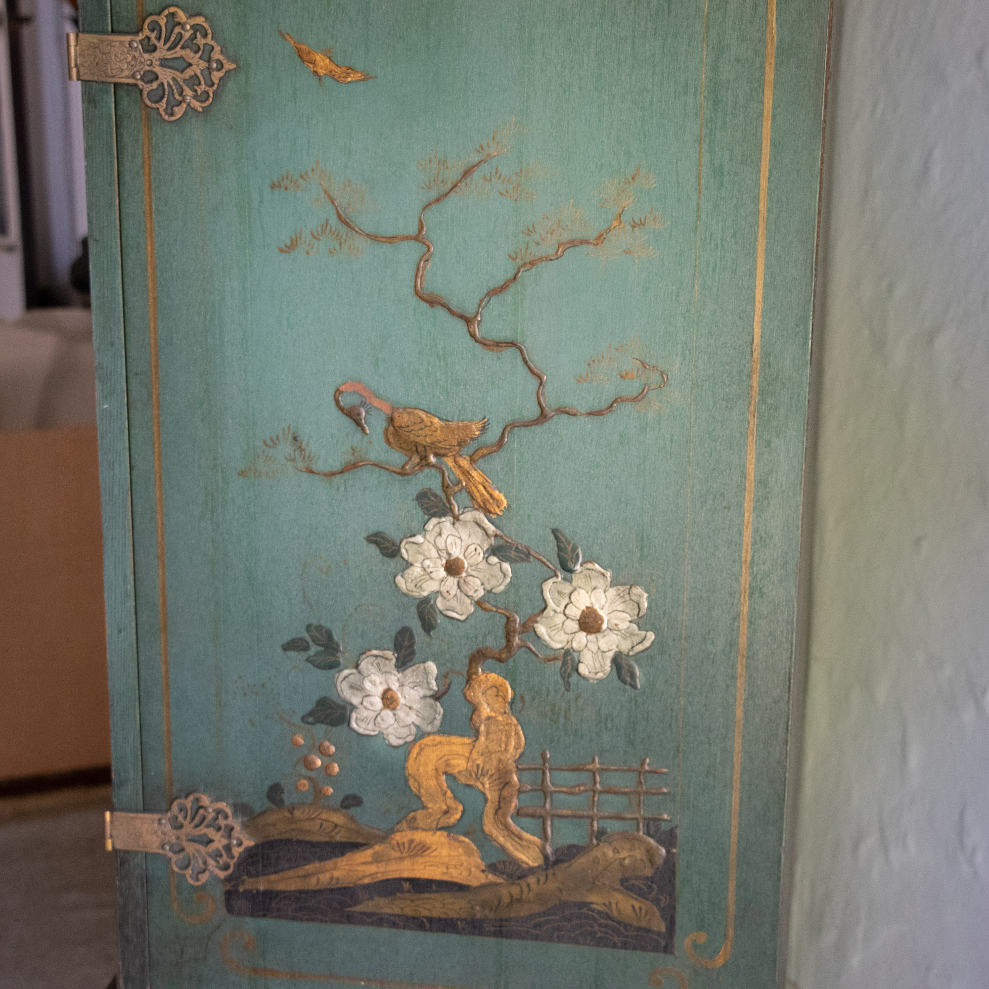 Chinoiserie-Decorated Pictorial Bar Cabinet-on-Stand