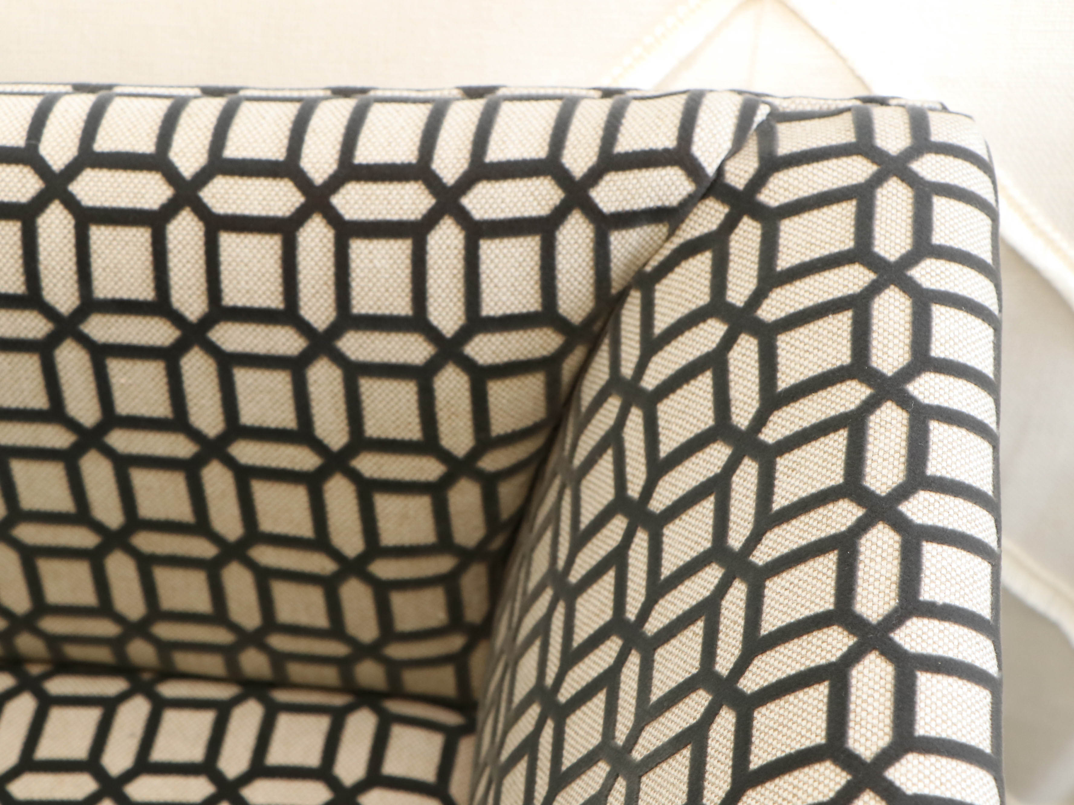 Upholstered Bed Bench in Granite Geometric Pattern with Decorative Pillows